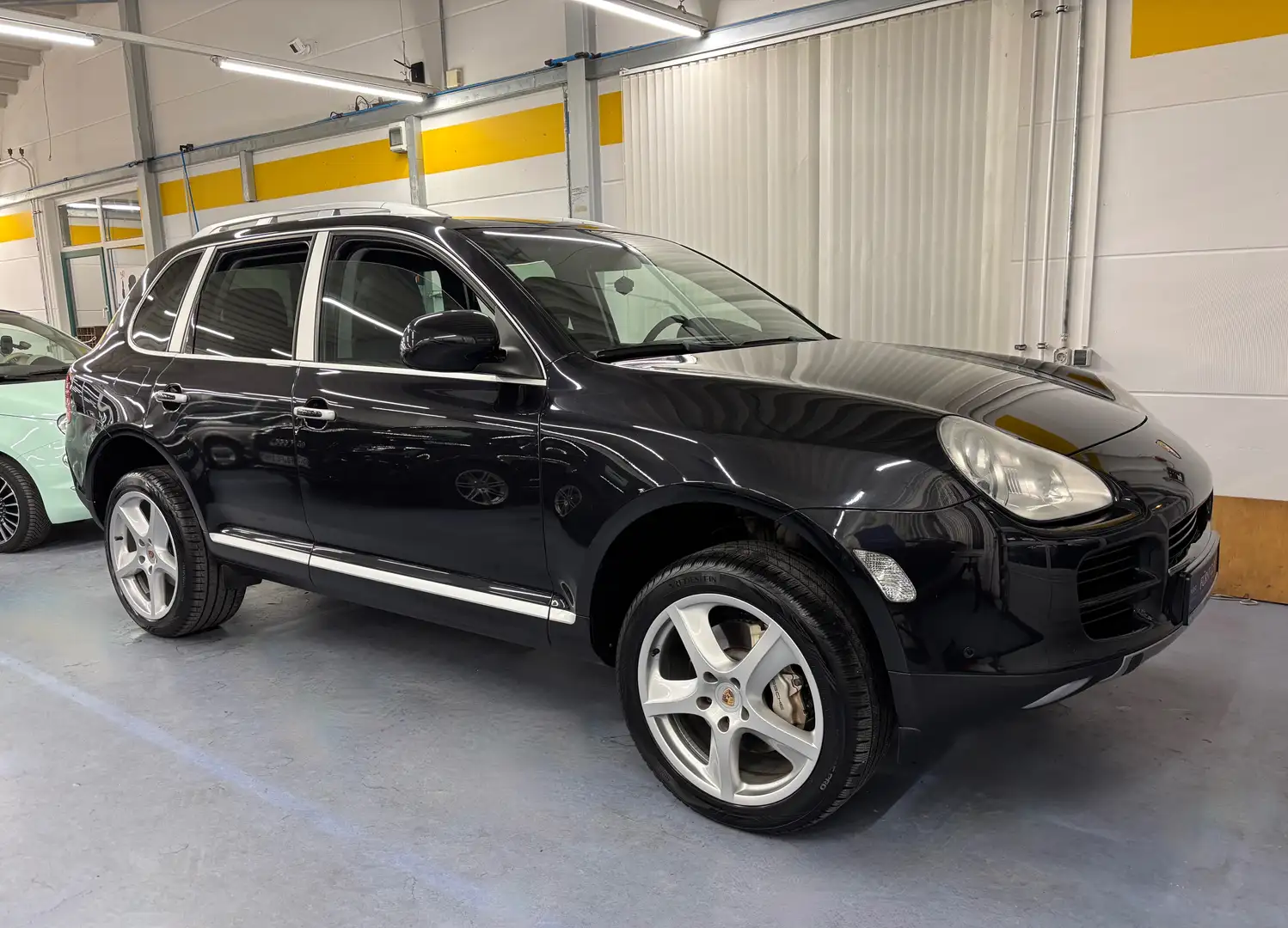 Porsche Cayenne S Tiptronic AHK Bi-Xenon 20" SHD Navi Standhzg. Schwarz - 1