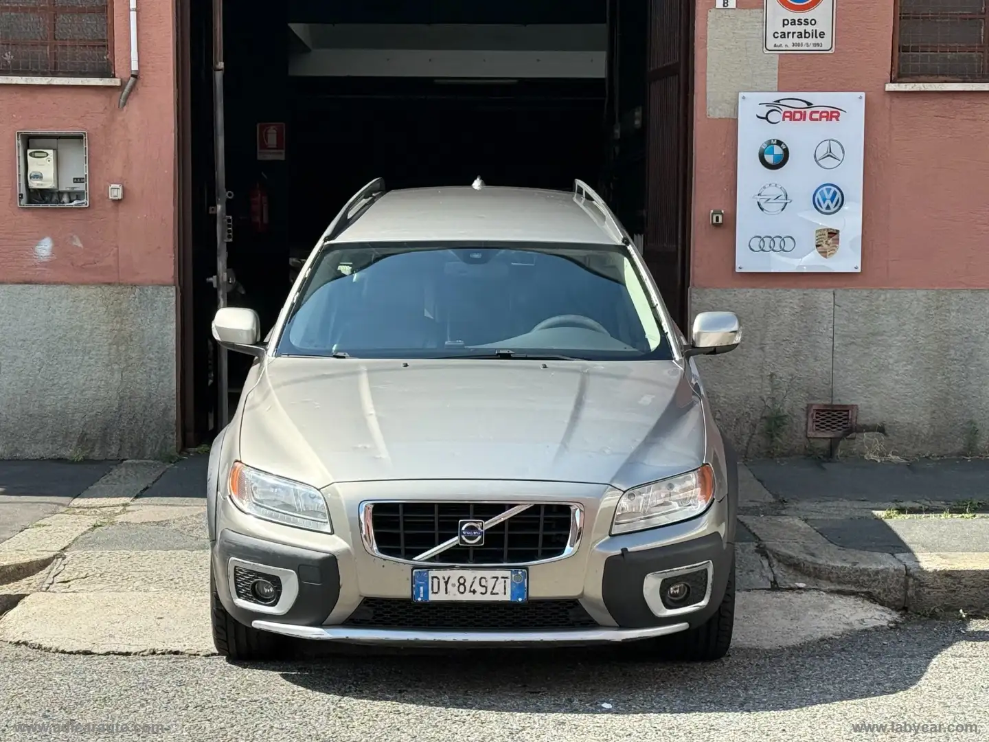 Volvo XC70 D5 AWD aut. Auriu - 2