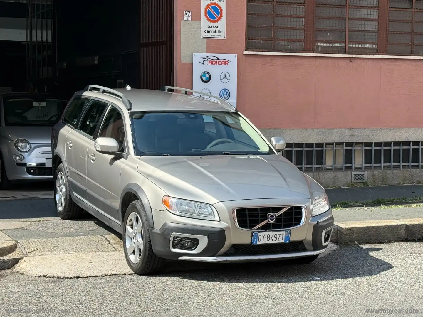 Volvo XC70 D5 AWD aut. Auriu - 1
