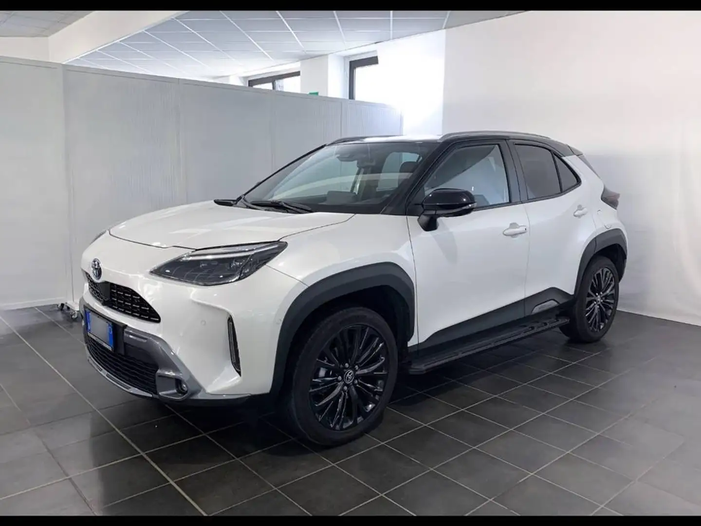Toyota Yaris Cross Cross 1.5h Adventure awd-i 116cv e-cvt Nero - 1