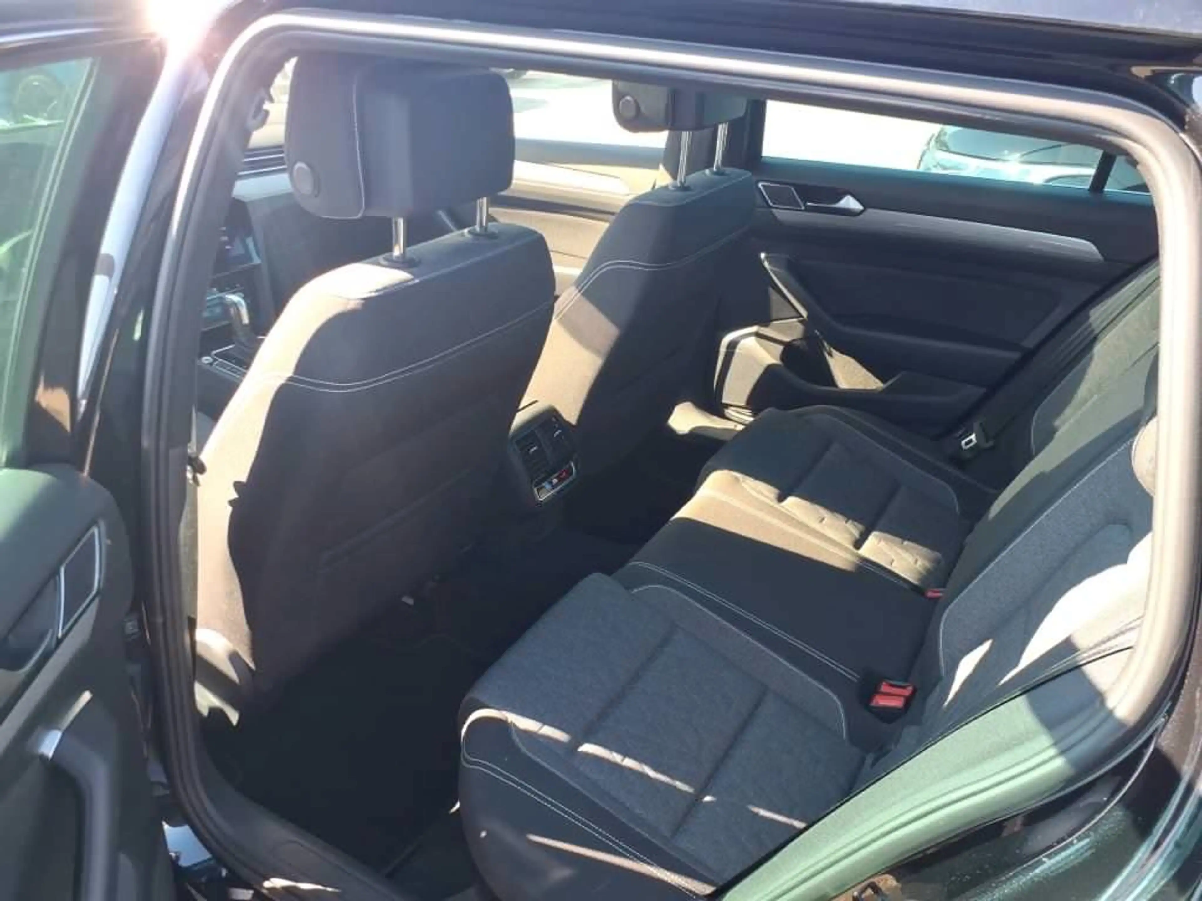 Volkswagen Passat Variant Passat 2.0 TDI VIRTUAL/4MOTION/PANO/360/ AHK/ACC — photo 6