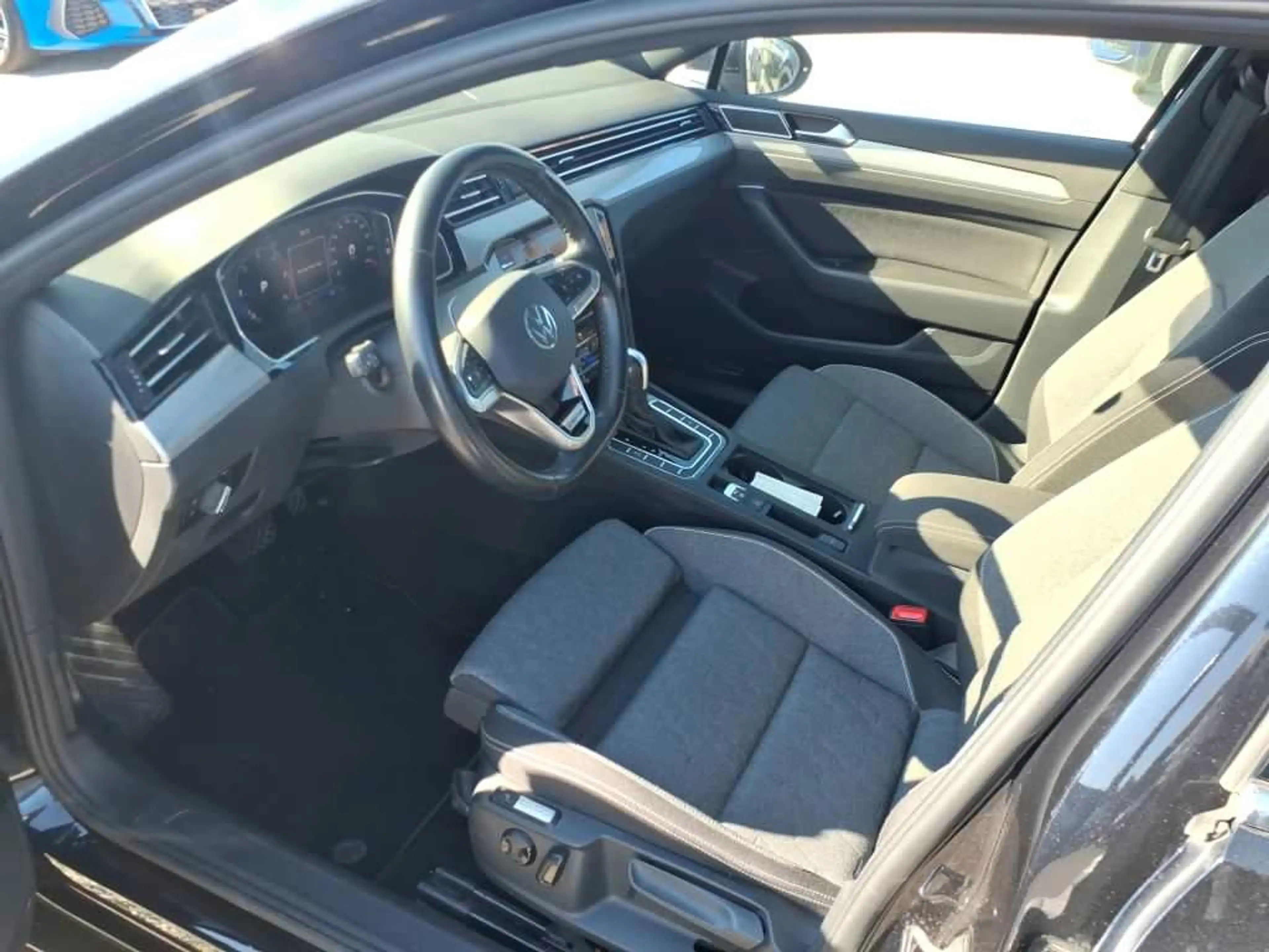 Volkswagen Passat Variant Passat 2.0 TDI VIRTUAL/4MOTION/PANO/360/ AHK/ACC — photo 5