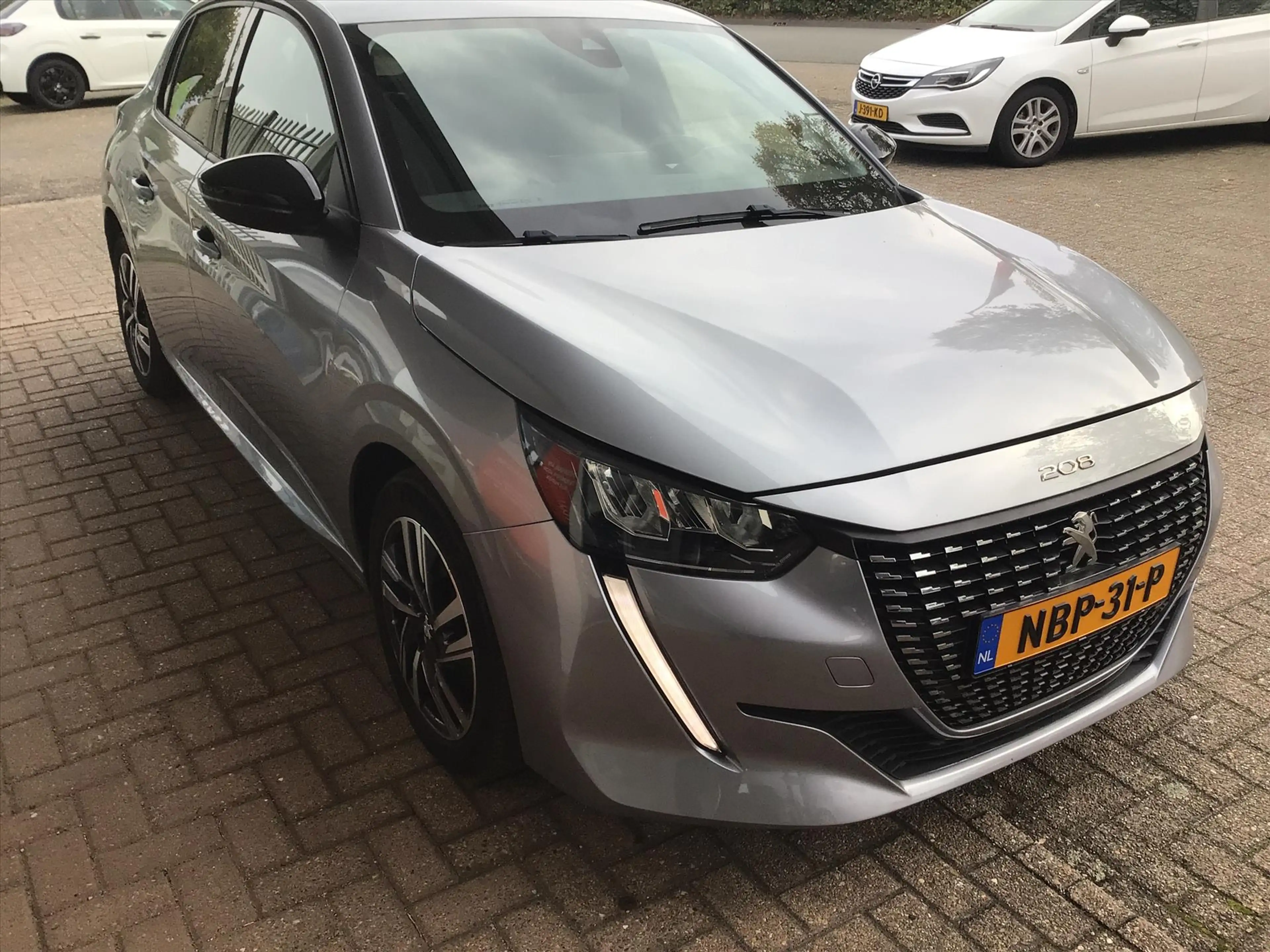 Peugeot 208 1.2 PureTech 100pk Allure — photo 4