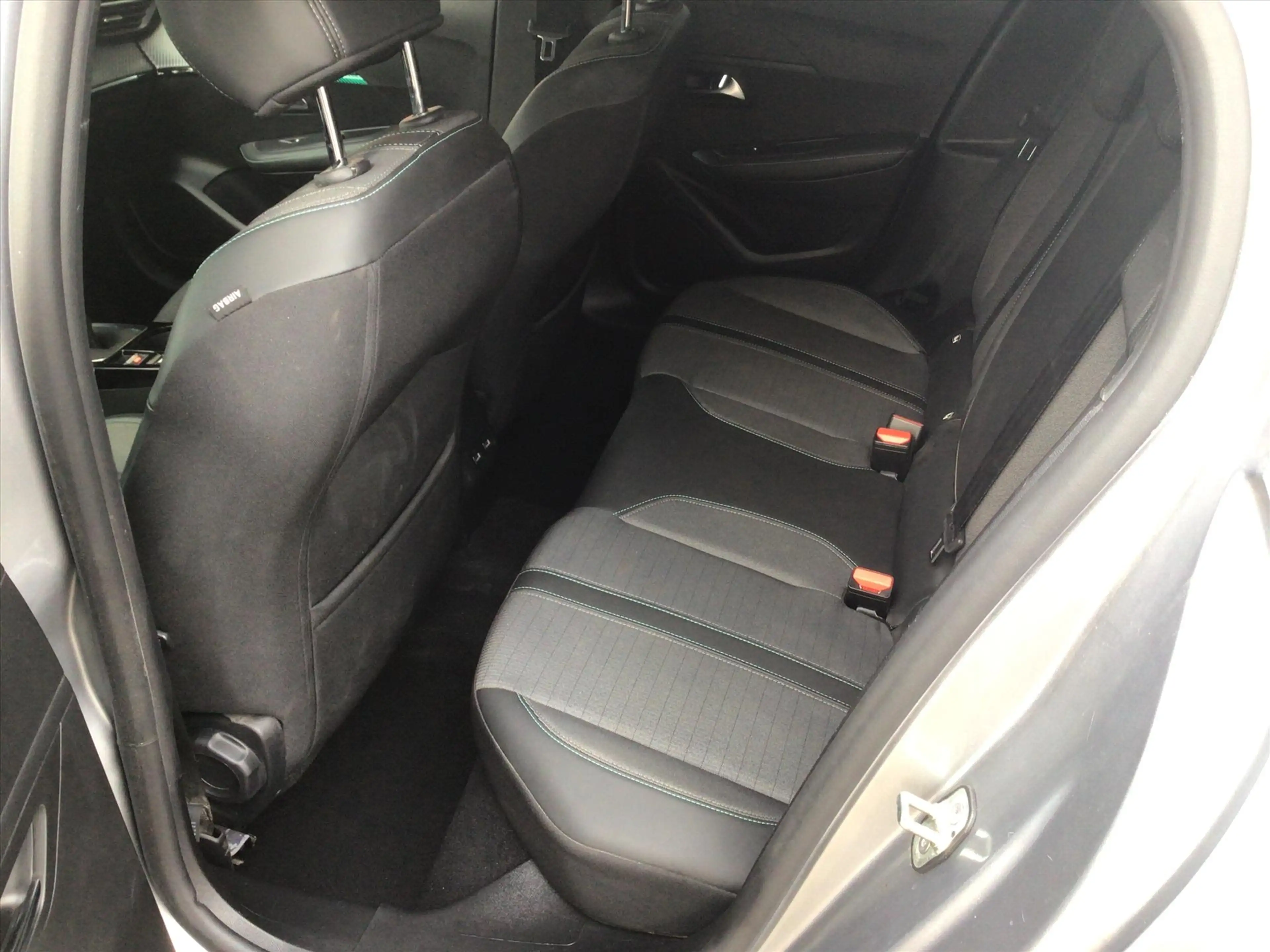 Peugeot 208 1.2 PureTech 100pk Allure — photo 7