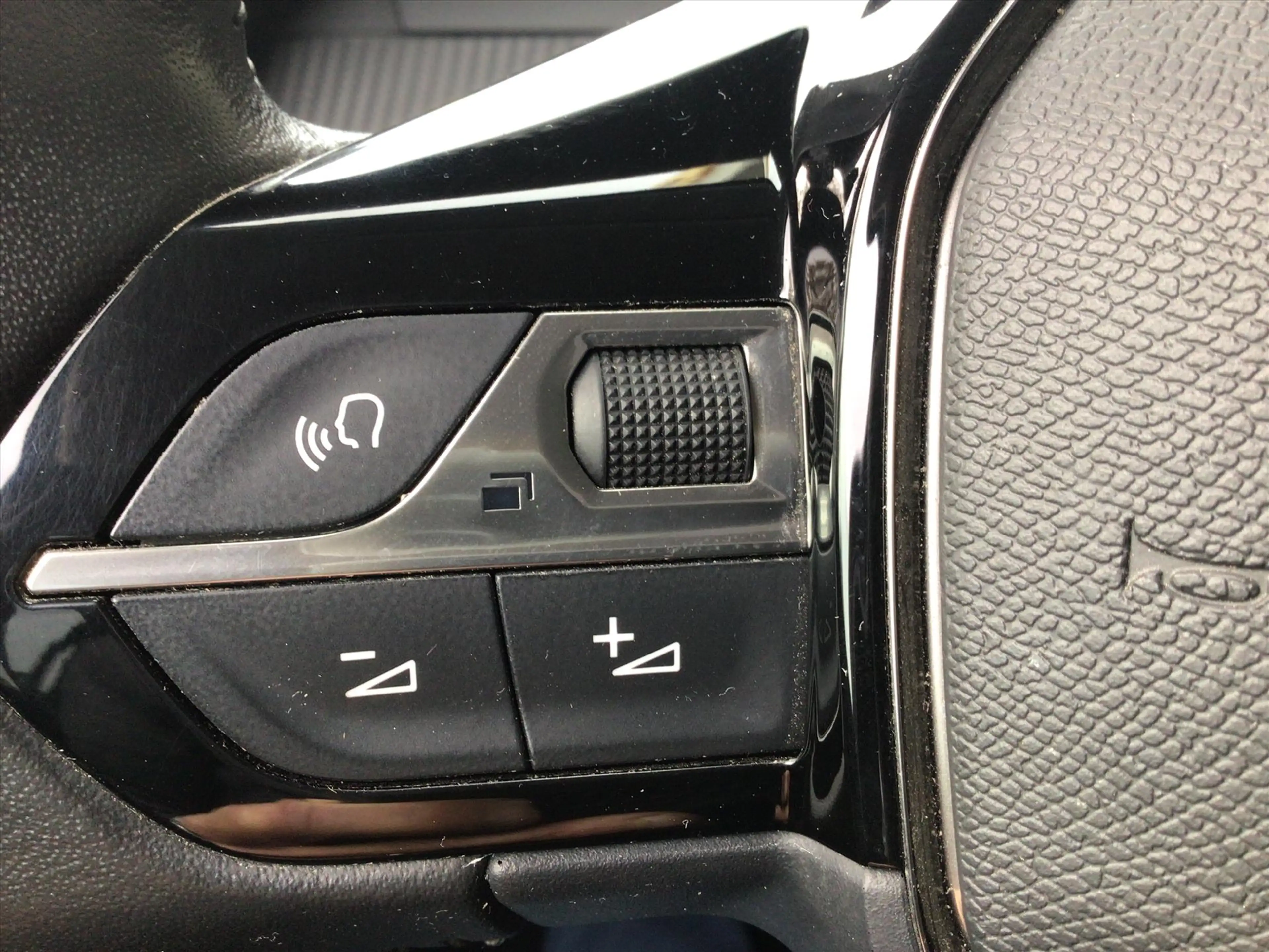 Peugeot 208 1.2 PureTech 100pk Allure — photo 15