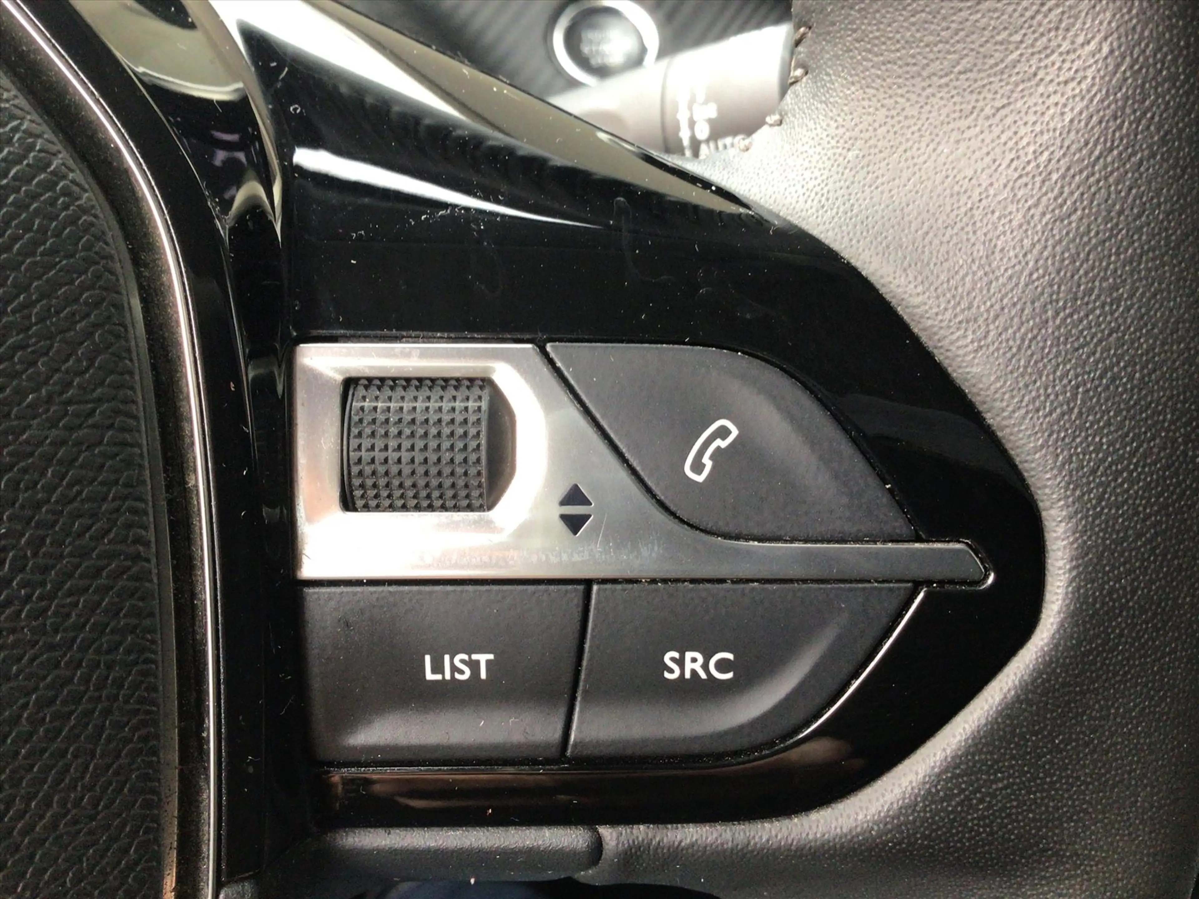 Peugeot 208 1.2 PureTech 100pk Allure — photo 16