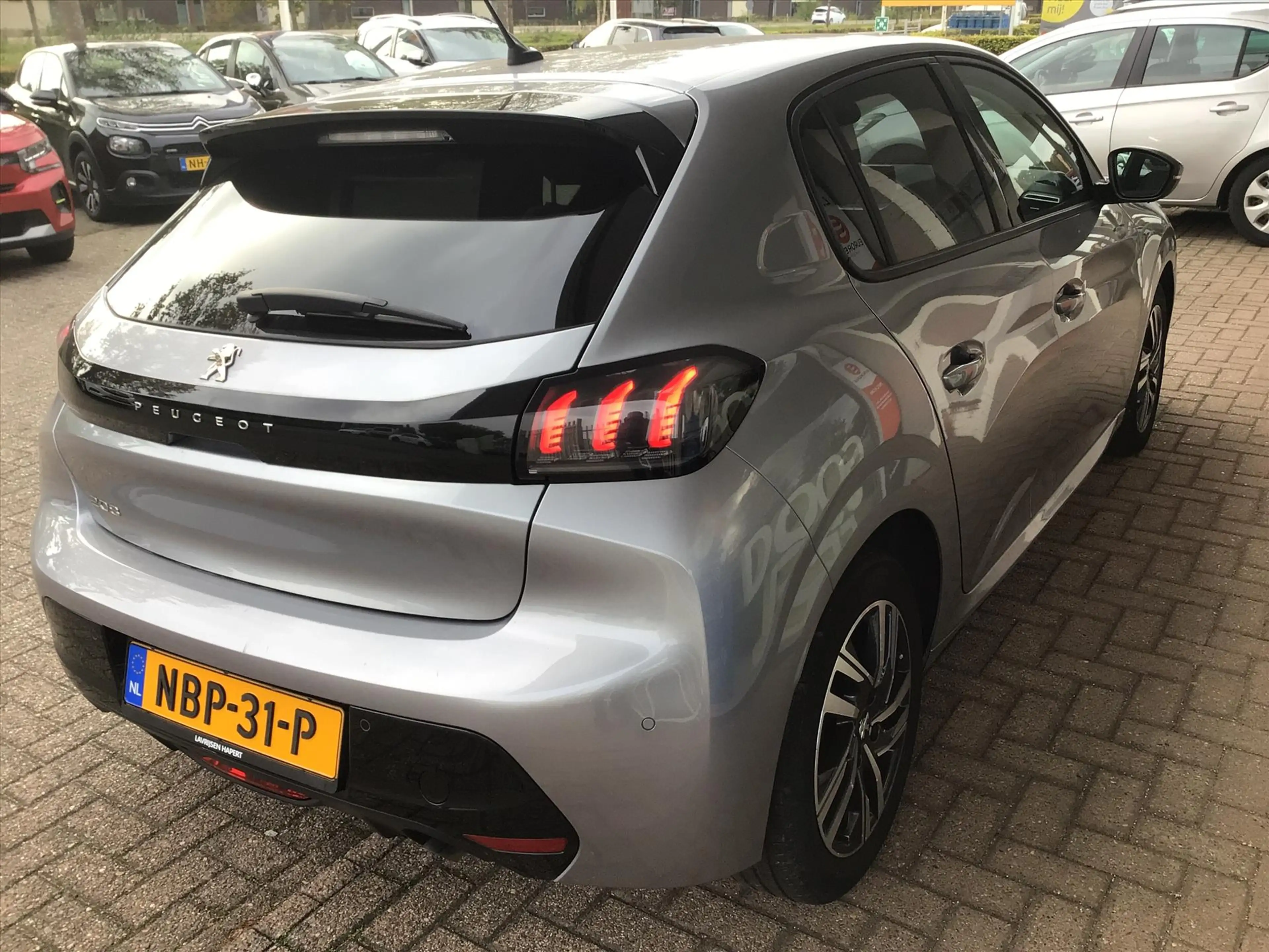 Peugeot 208 1.2 PureTech 100pk Allure — photo 3
