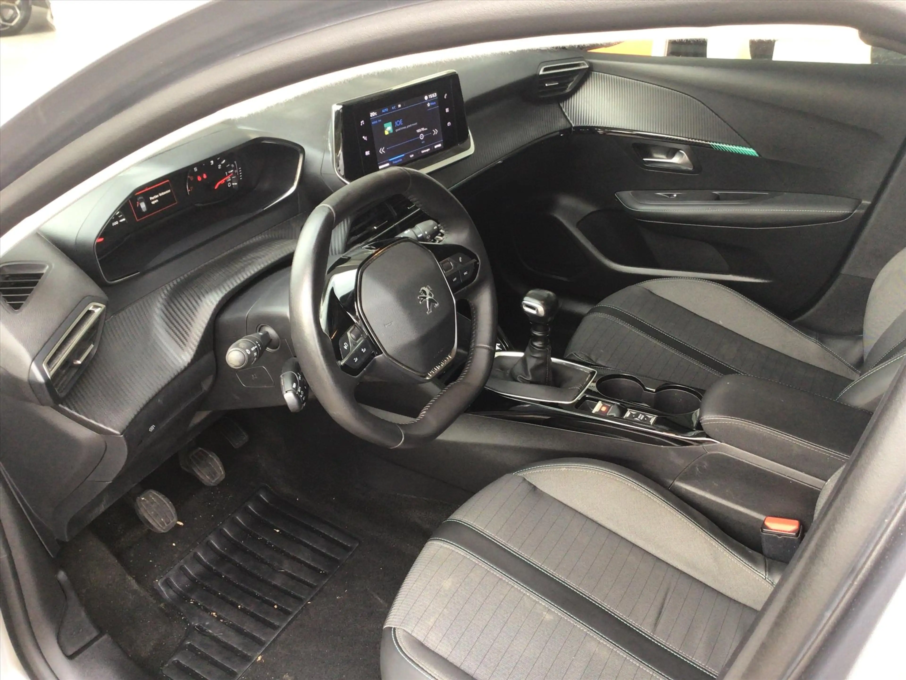 Peugeot 208 1.2 PureTech 100pk Allure — photo 8