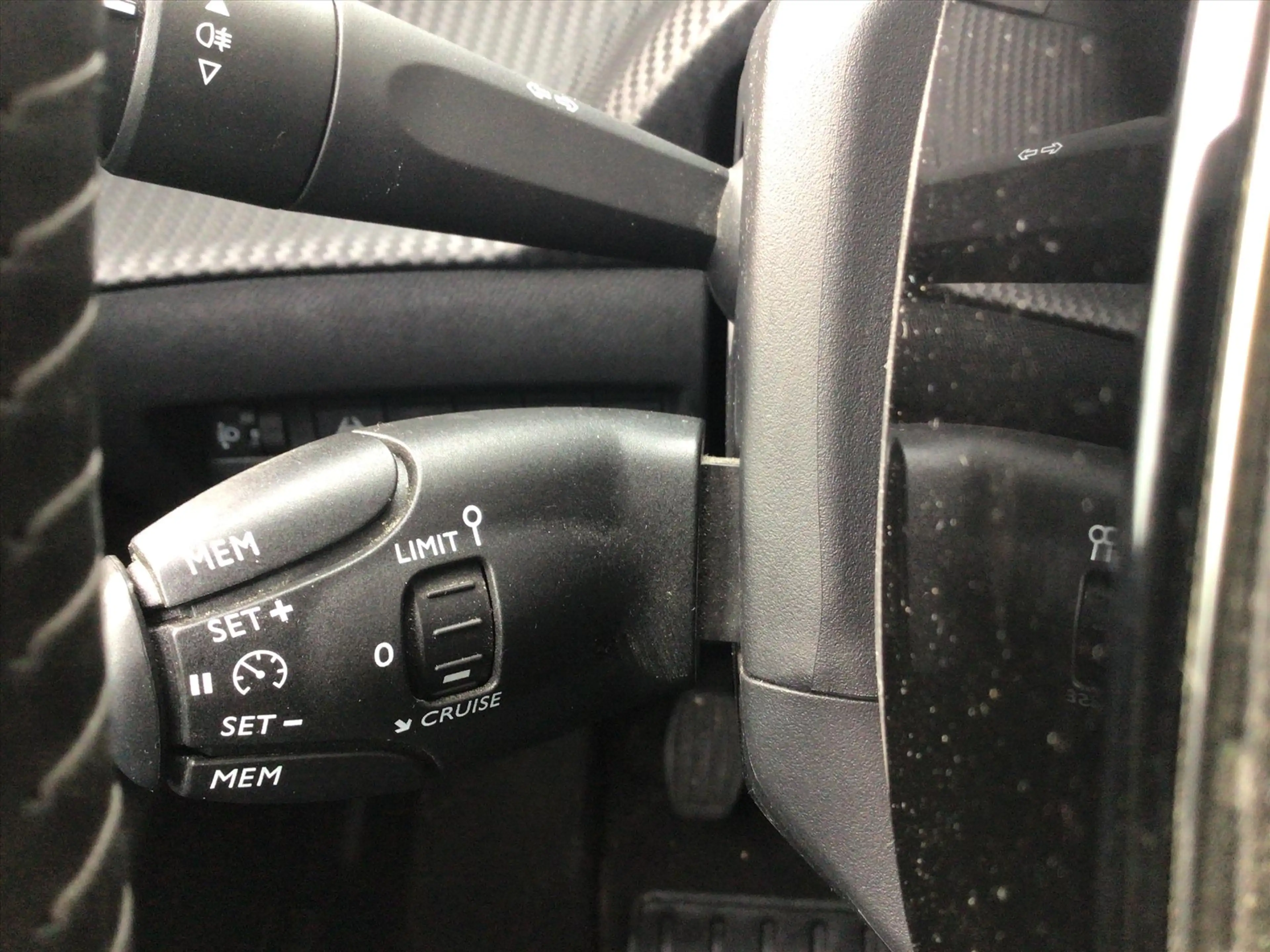 Peugeot 208 1.2 PureTech 100pk Allure — photo 17