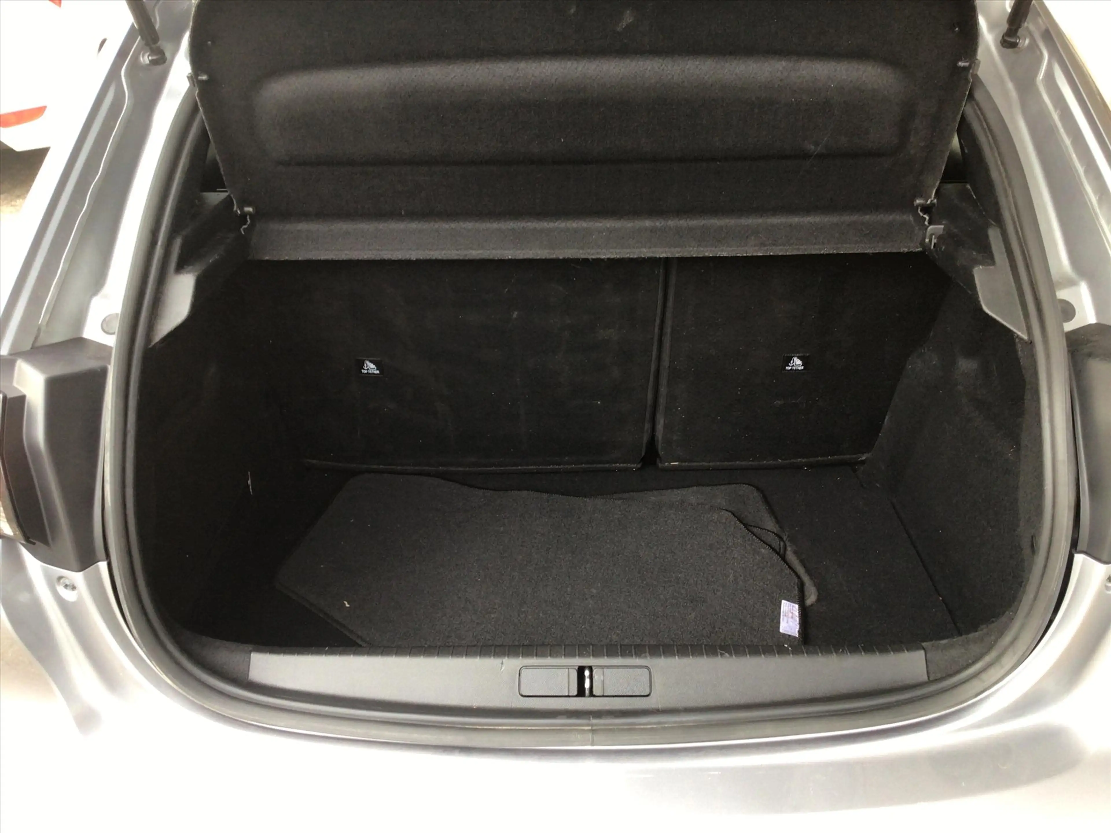 Peugeot 208 1.2 PureTech 100pk Allure — photo 6