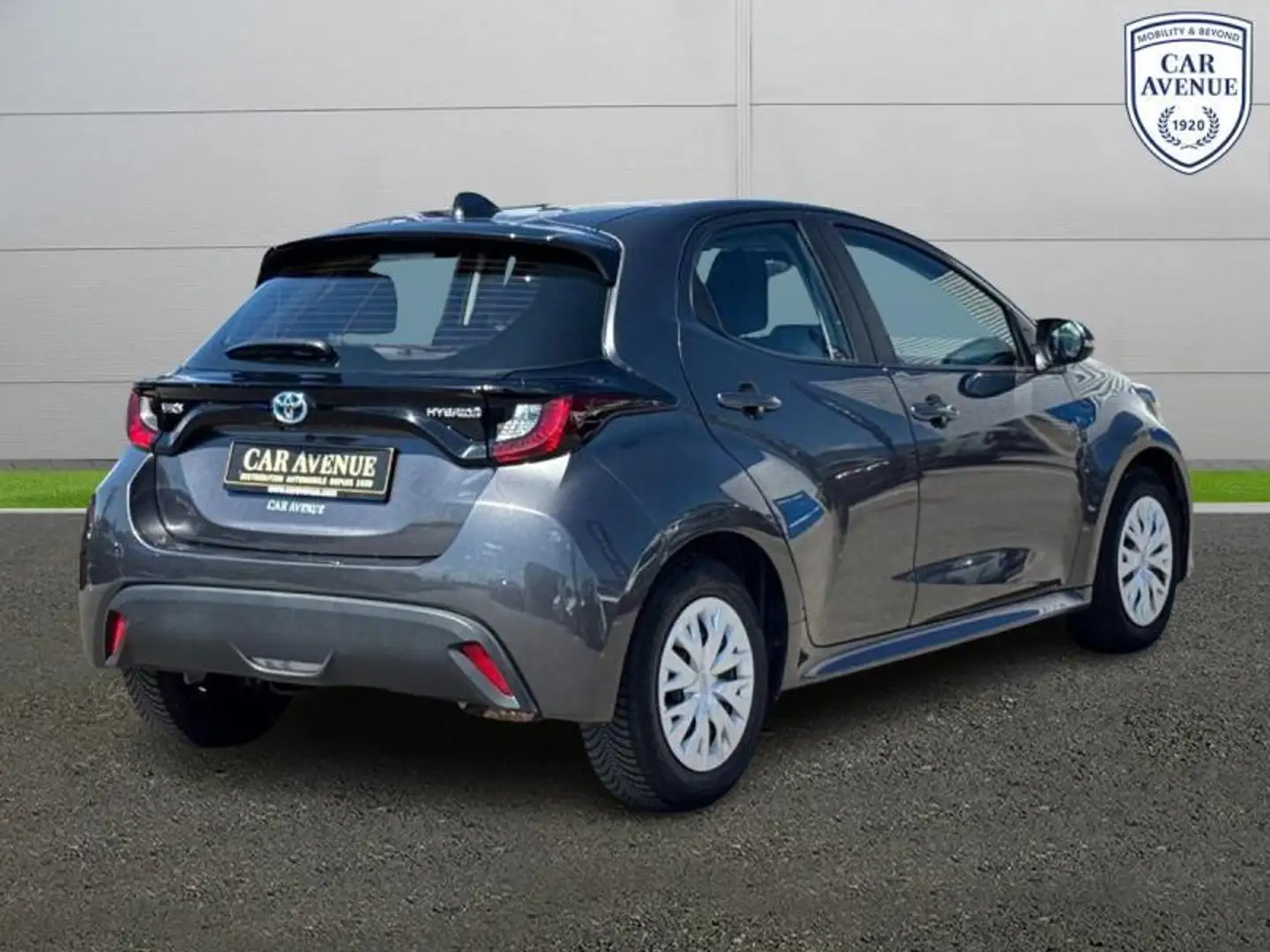 Toyota Yaris Dynamic Gris - 2