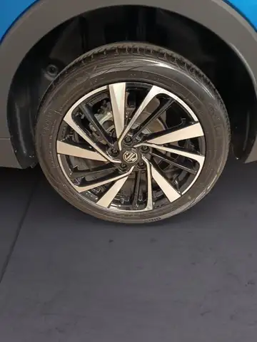 MG ZS view 3