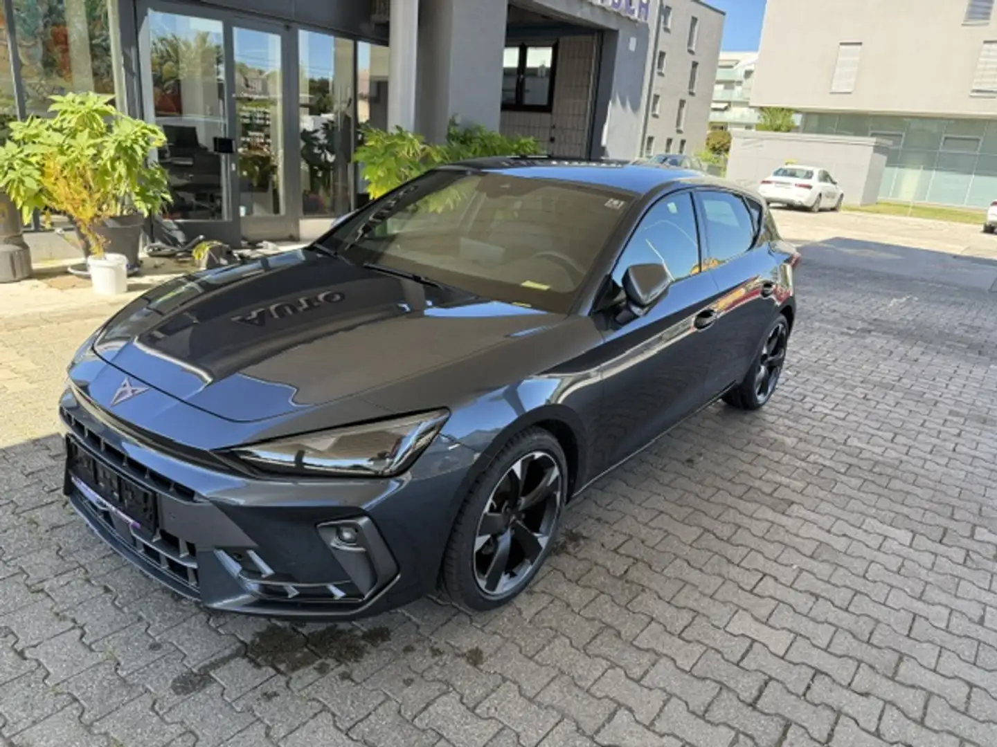 CUPRA Leon 1.5 TSI 110 kW Grau - 1