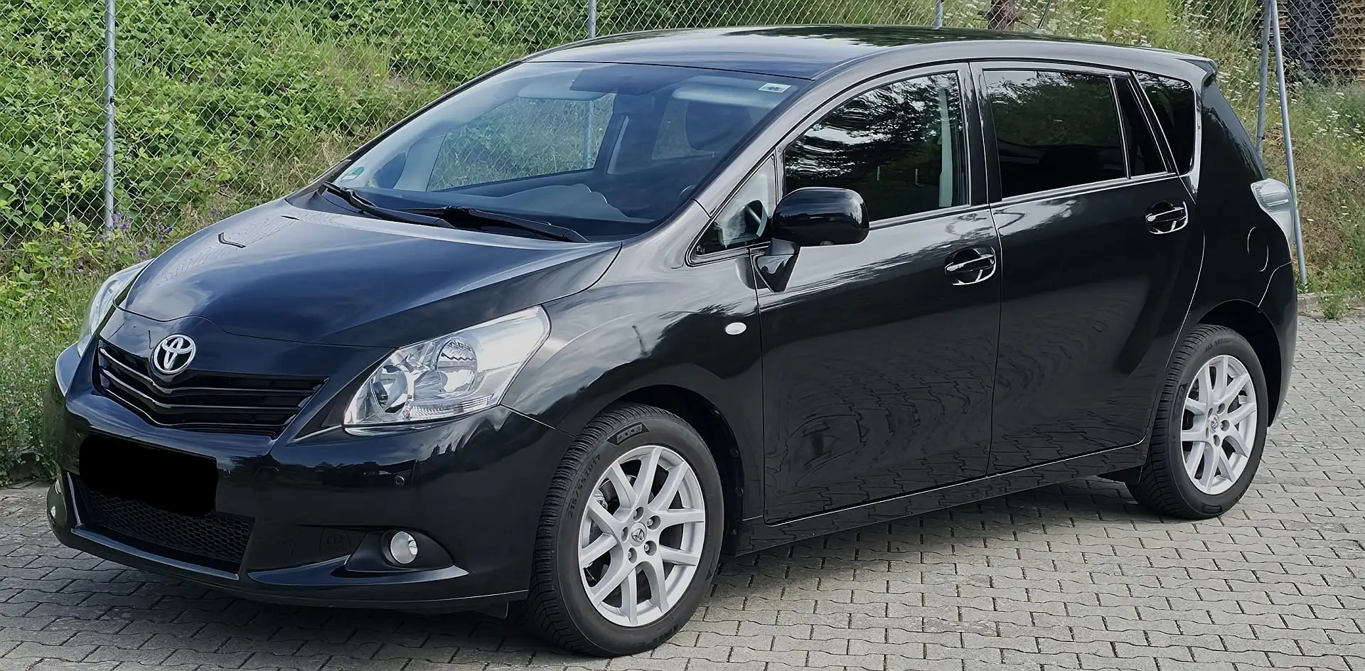 Toyota Verso Verso Travel Automatik 1.Hand  PDC Alu Tüv neu Black - 1
