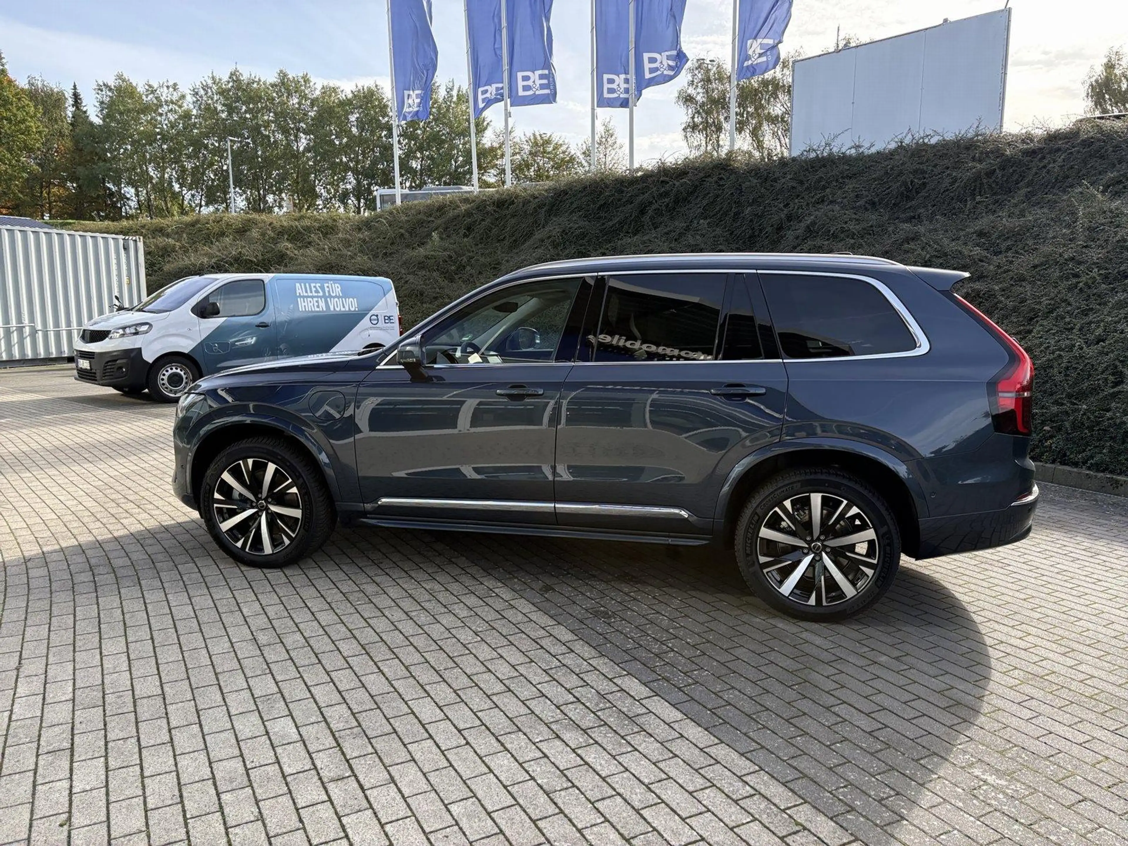 Volvo XC90 T8 AWD Plug-in Hybrid — photo 3