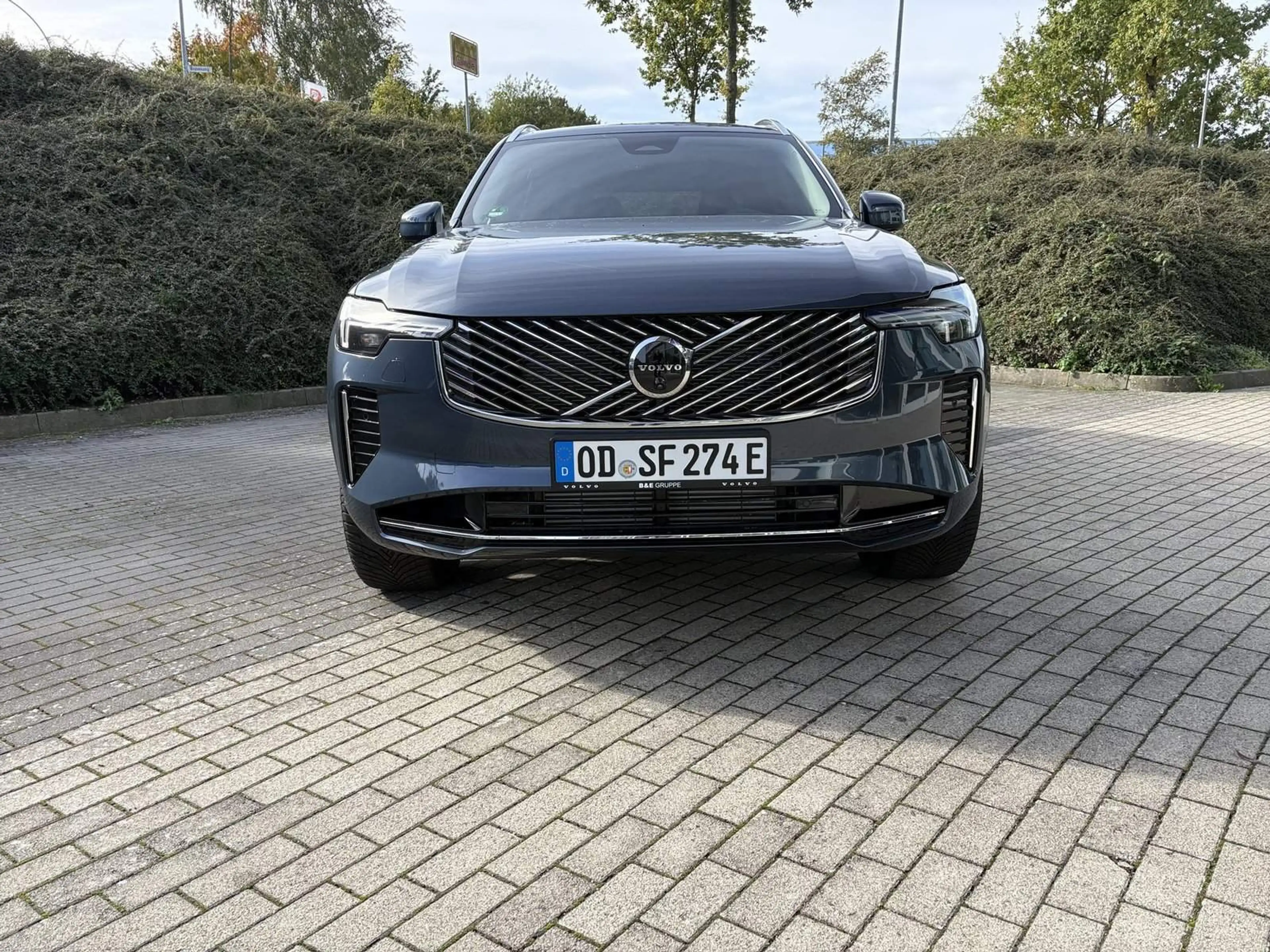 Volvo XC90 T8 AWD Plug-in Hybrid — photo 2