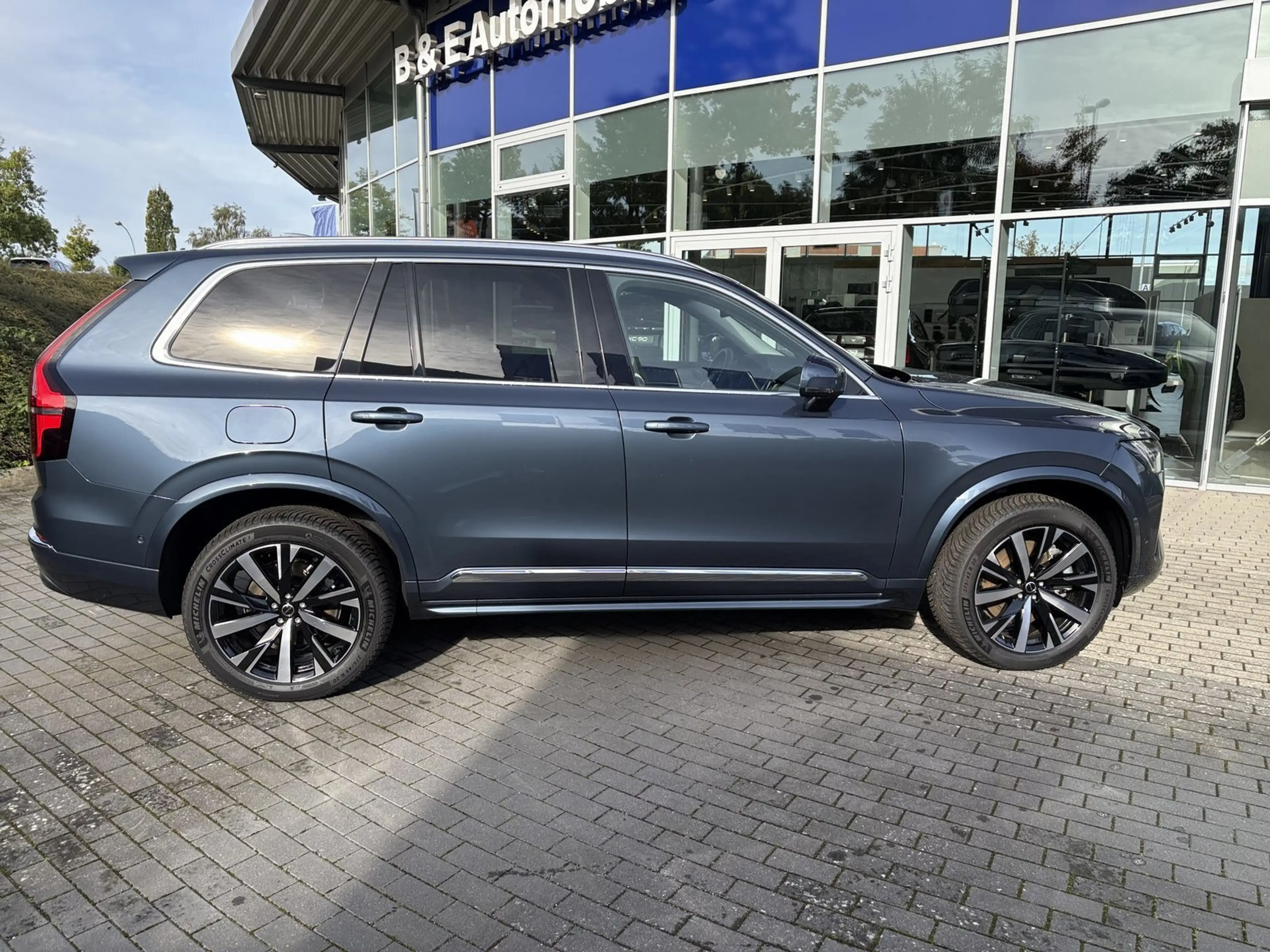 Volvo XC90 T8 AWD Plug-in Hybrid — photo 5