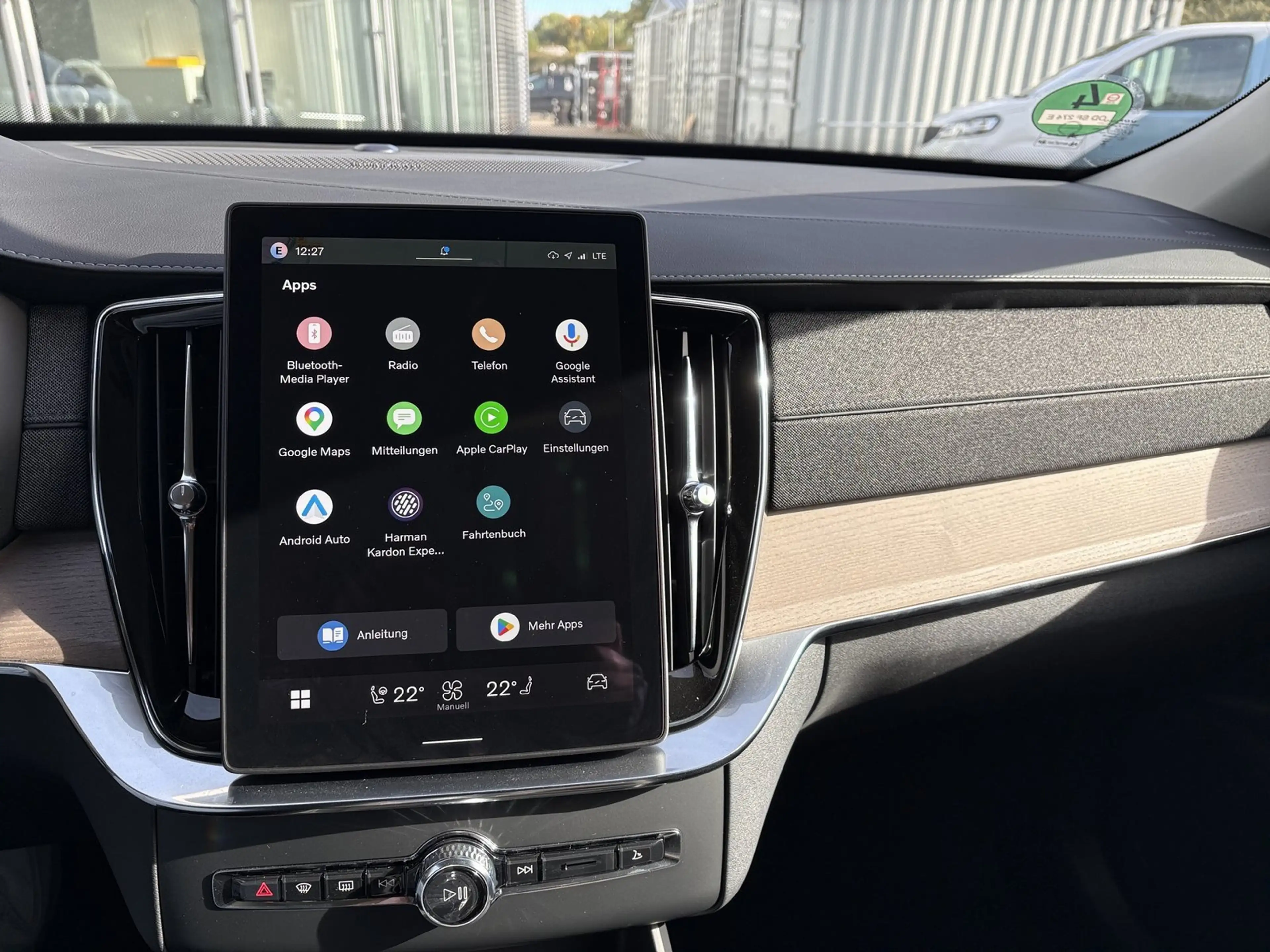 Volvo XC90 T8 AWD Plug-in Hybrid — photo 12