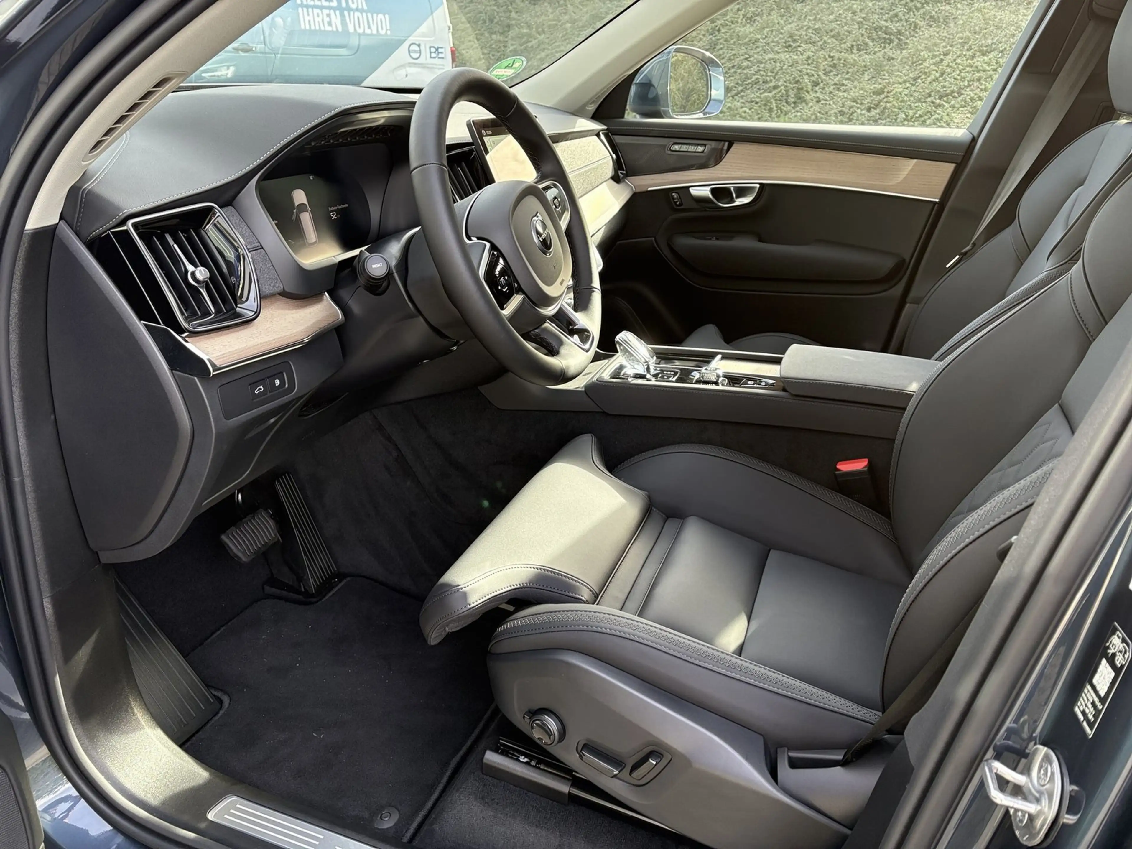Volvo XC90 T8 AWD Plug-in Hybrid — photo 7