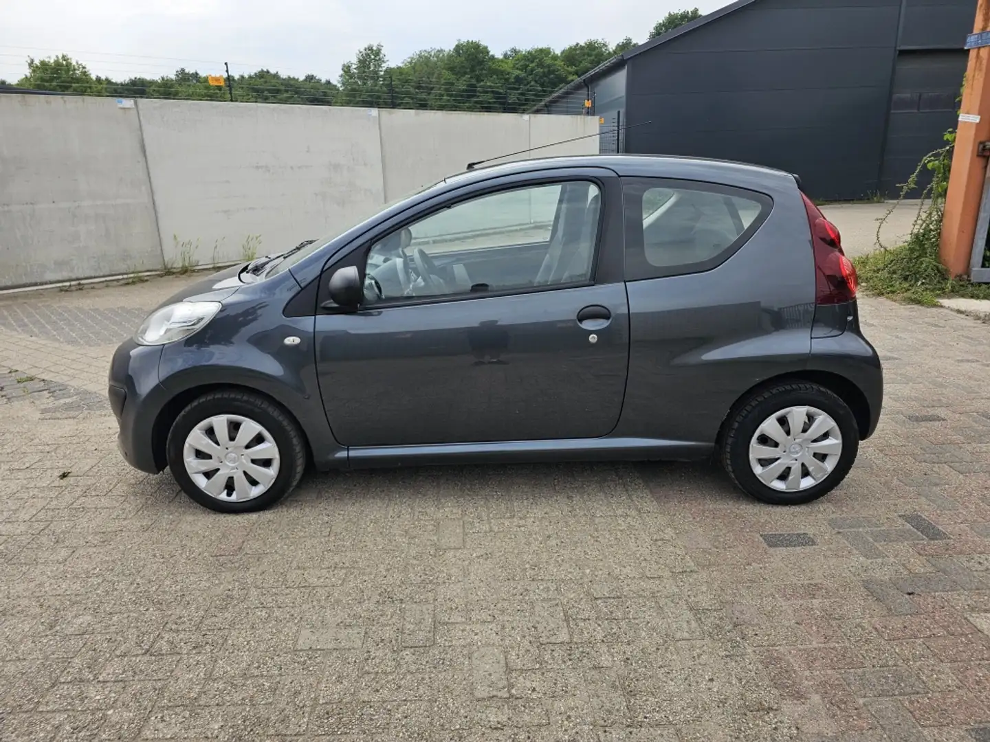 Peugeot 107 1.0 Access Accent,Airco,Apk,Nap Grau - 2