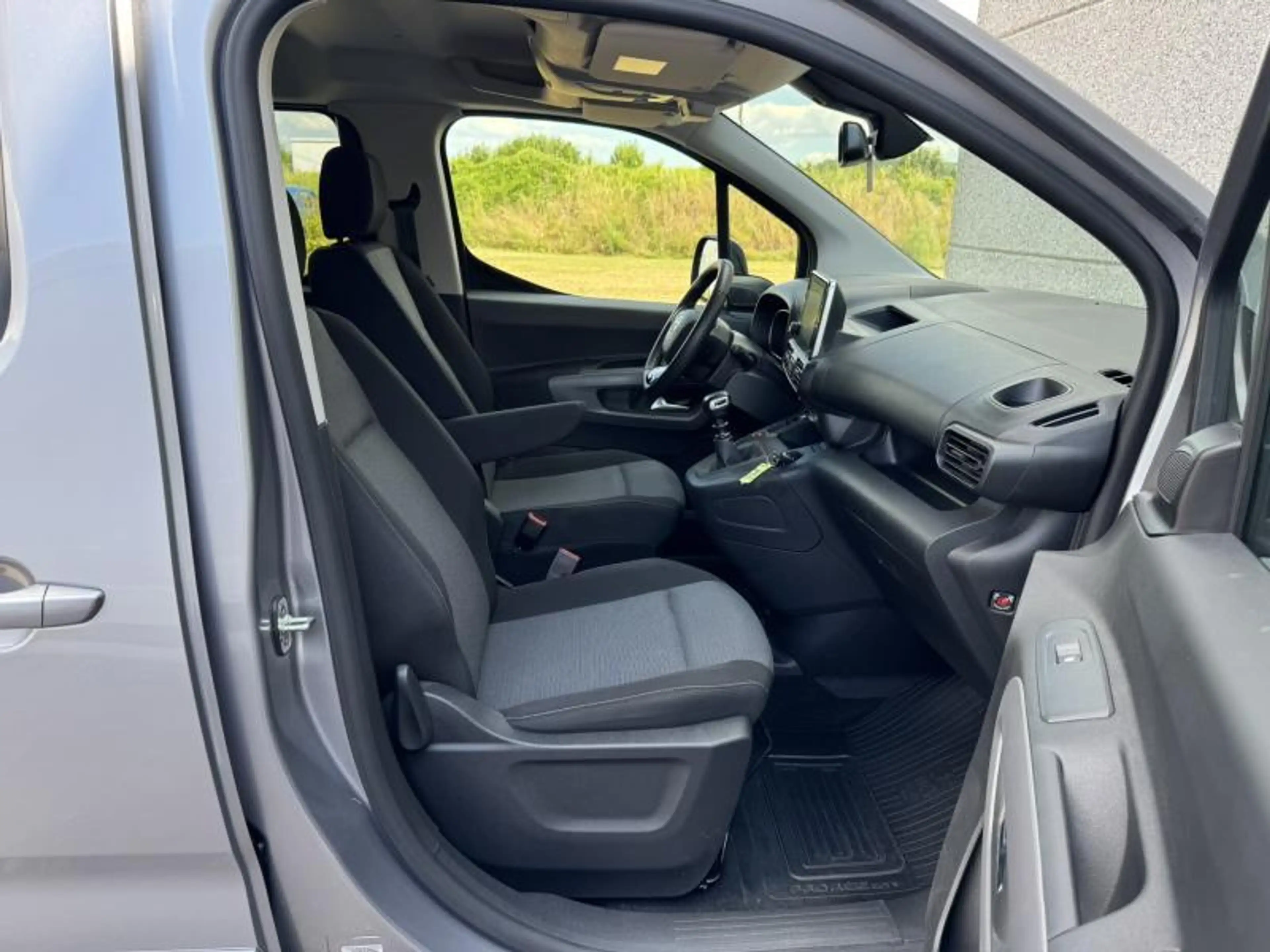 Toyota Verso 1.2 essence M/T MPV 7 places avec Seulement 32835 — photo 13