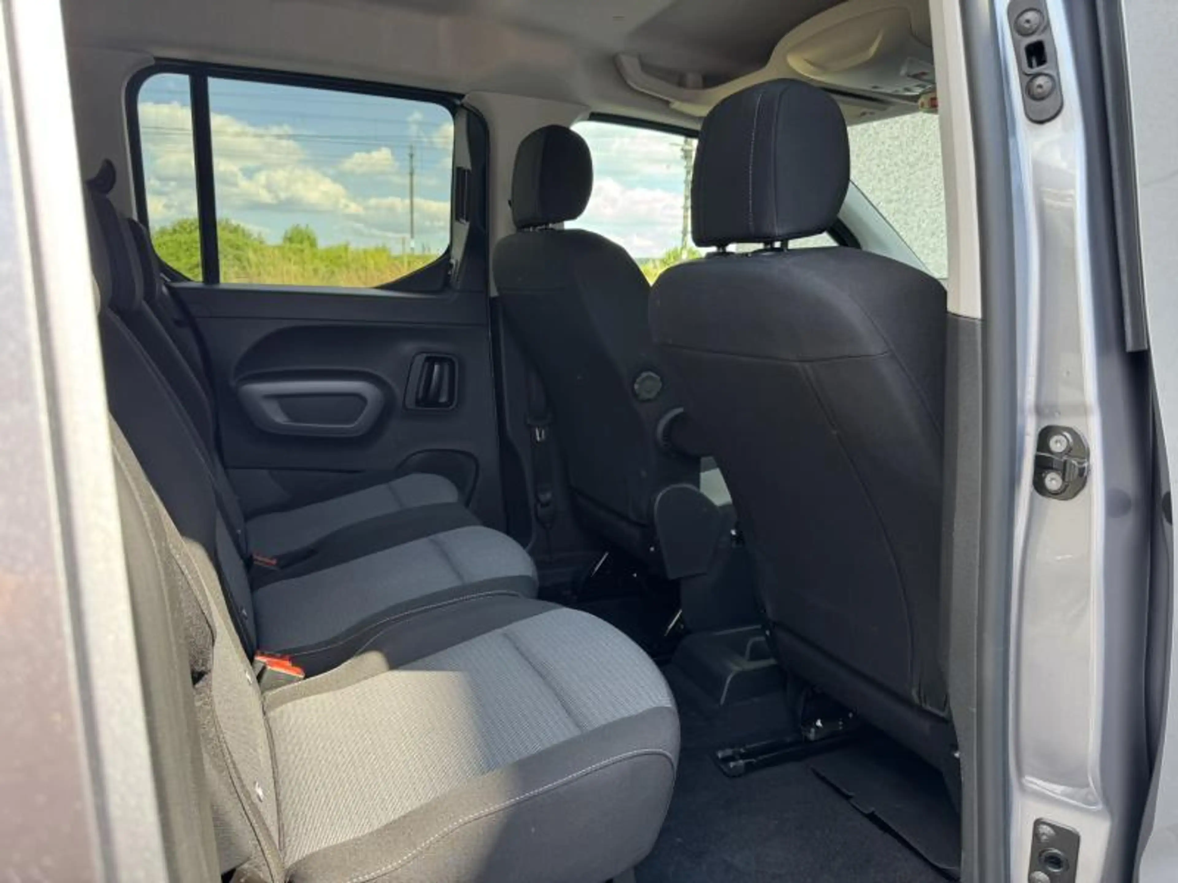 Toyota Verso 1.2 essence M/T MPV 7 places avec Seulement 32835 — photo 14