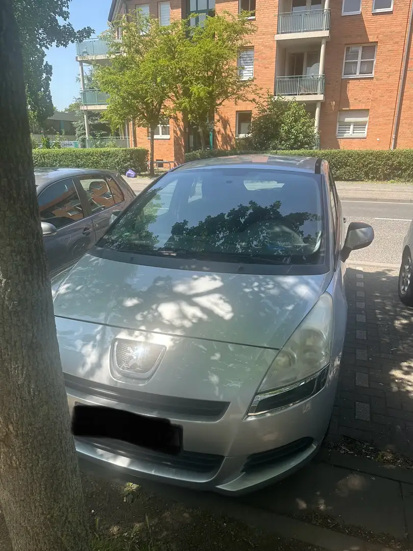 Peugeot 5008 Tendance Grau - 2
