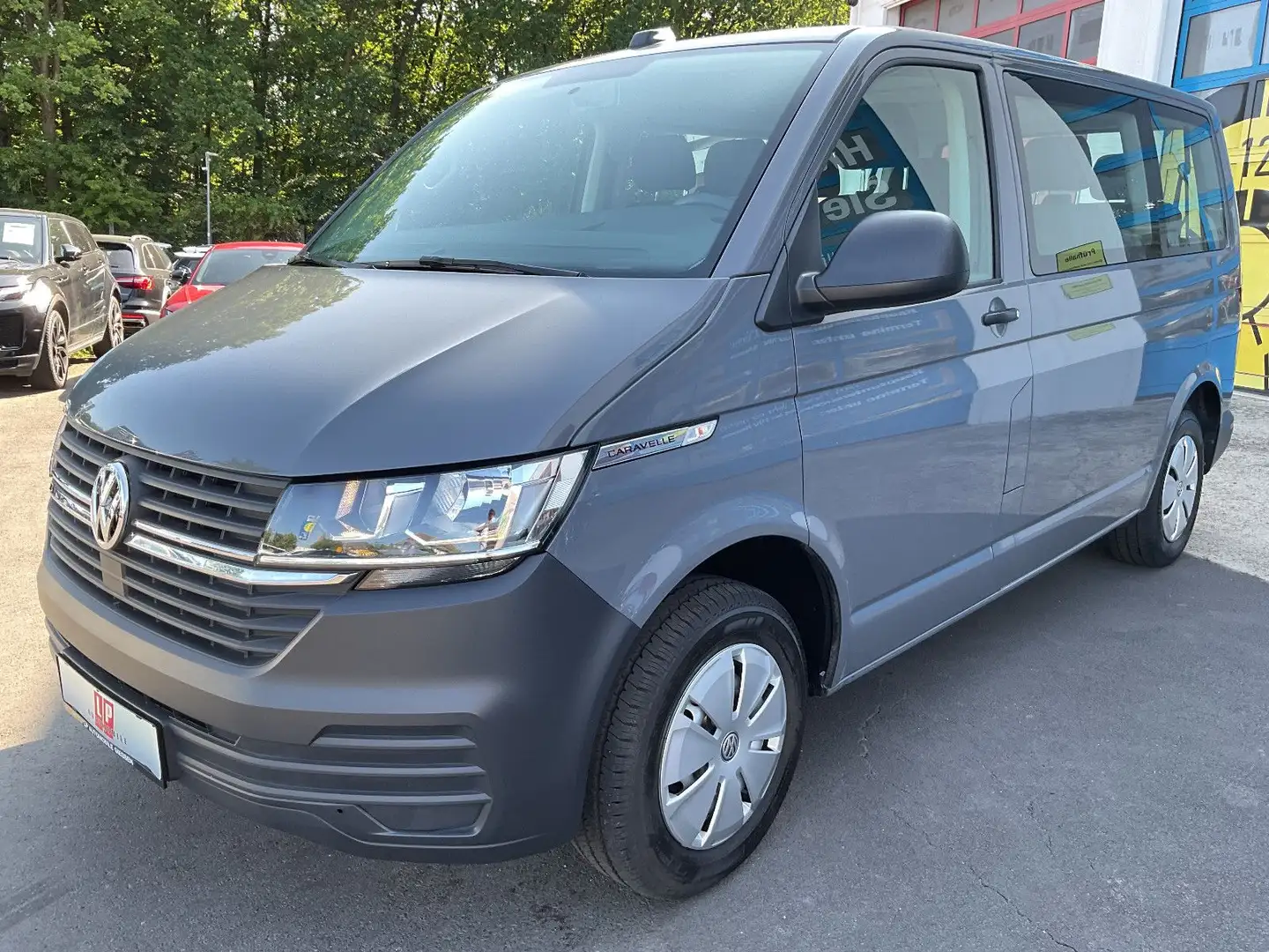 Volkswagen T6 Caravelle T6.1 Caravelle 2.0 TDI 9 Sitzer Klima 1 Hand PDC Grau - 1