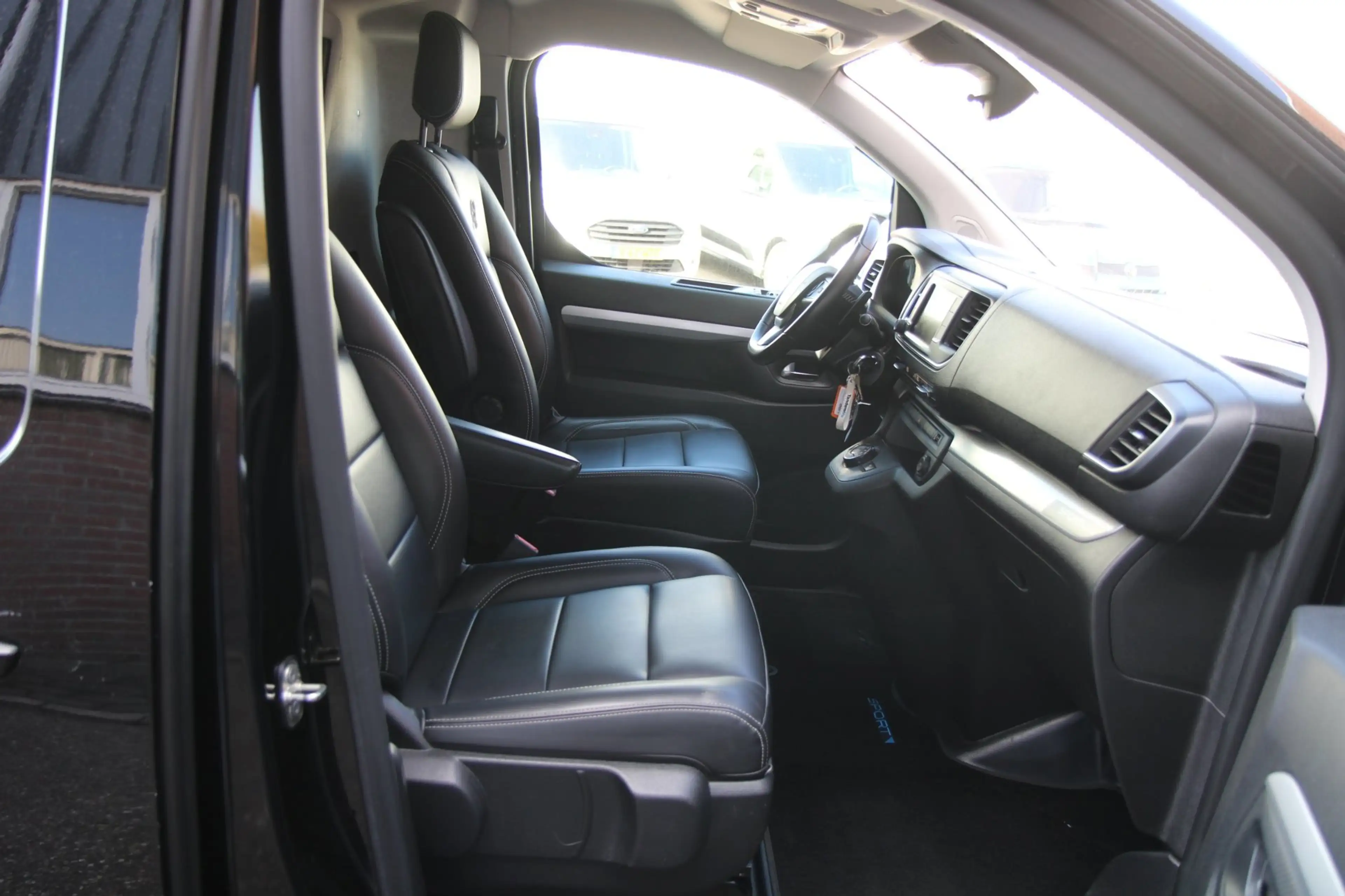 Peugeot Expert 2.0 BlueHDI 180PK Automaat Standard Sport / Camera — photo 4