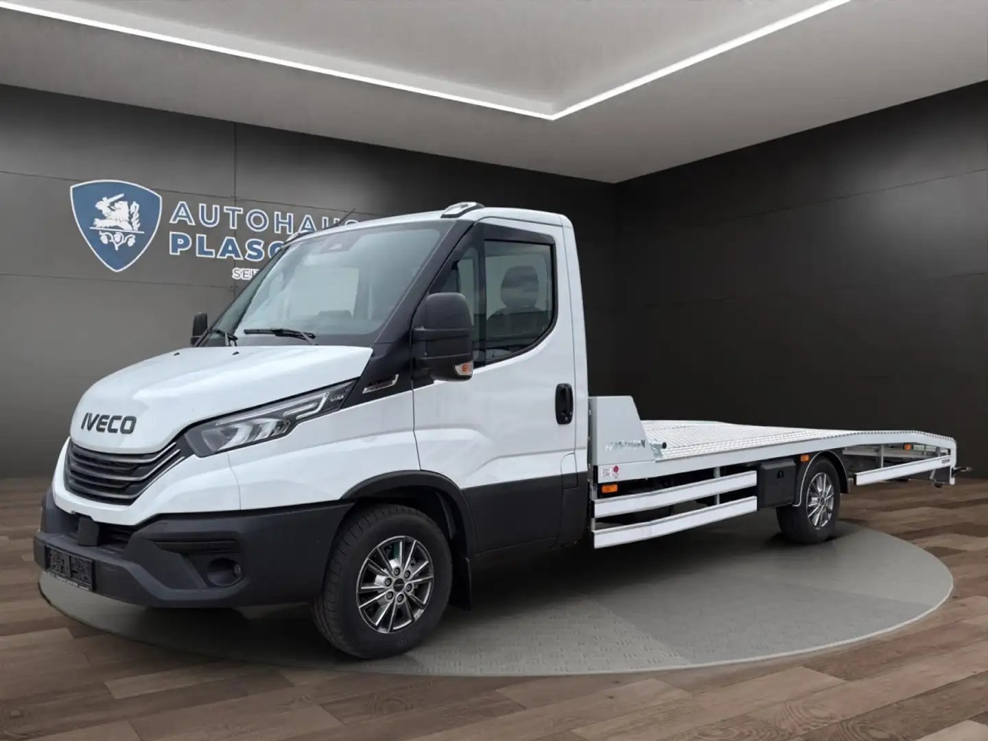 Iveco Daily 35-180 Hi-Matic Abschleppwagen AHK+NAVI Weiß - 1