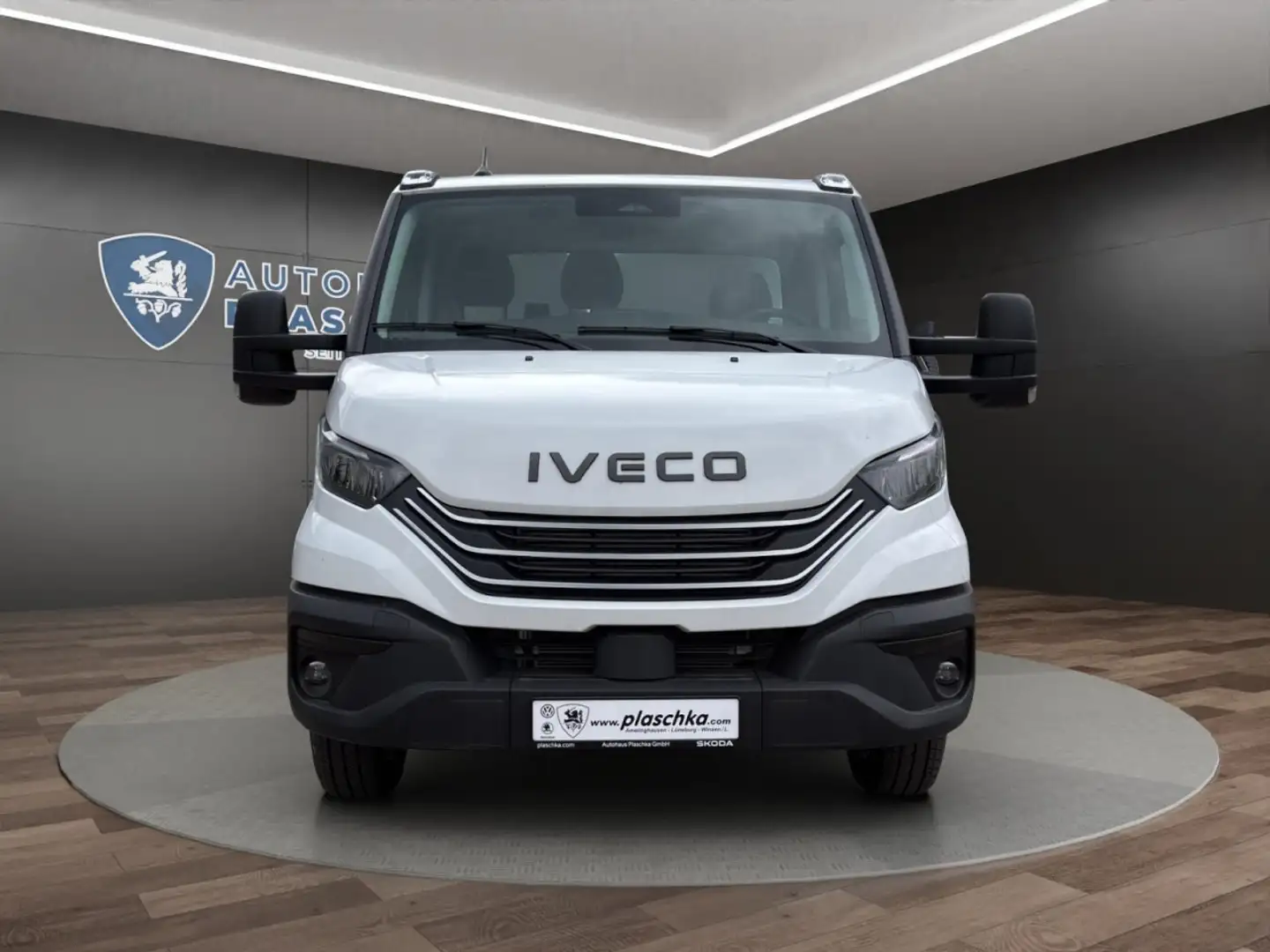 Iveco Daily 35-180 Hi-Matic Abschleppwagen AHK+NAVI Weiß - 2