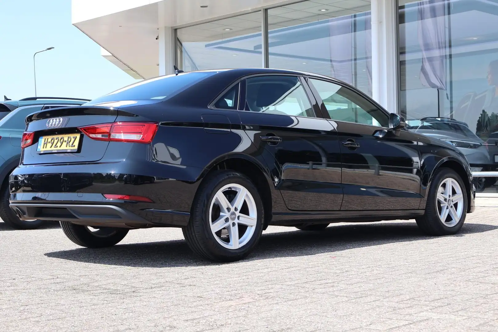 Audi A3 Limousine 30 TFSI 116pk Pro Line | Navigatie | Xen Schwarz - 2