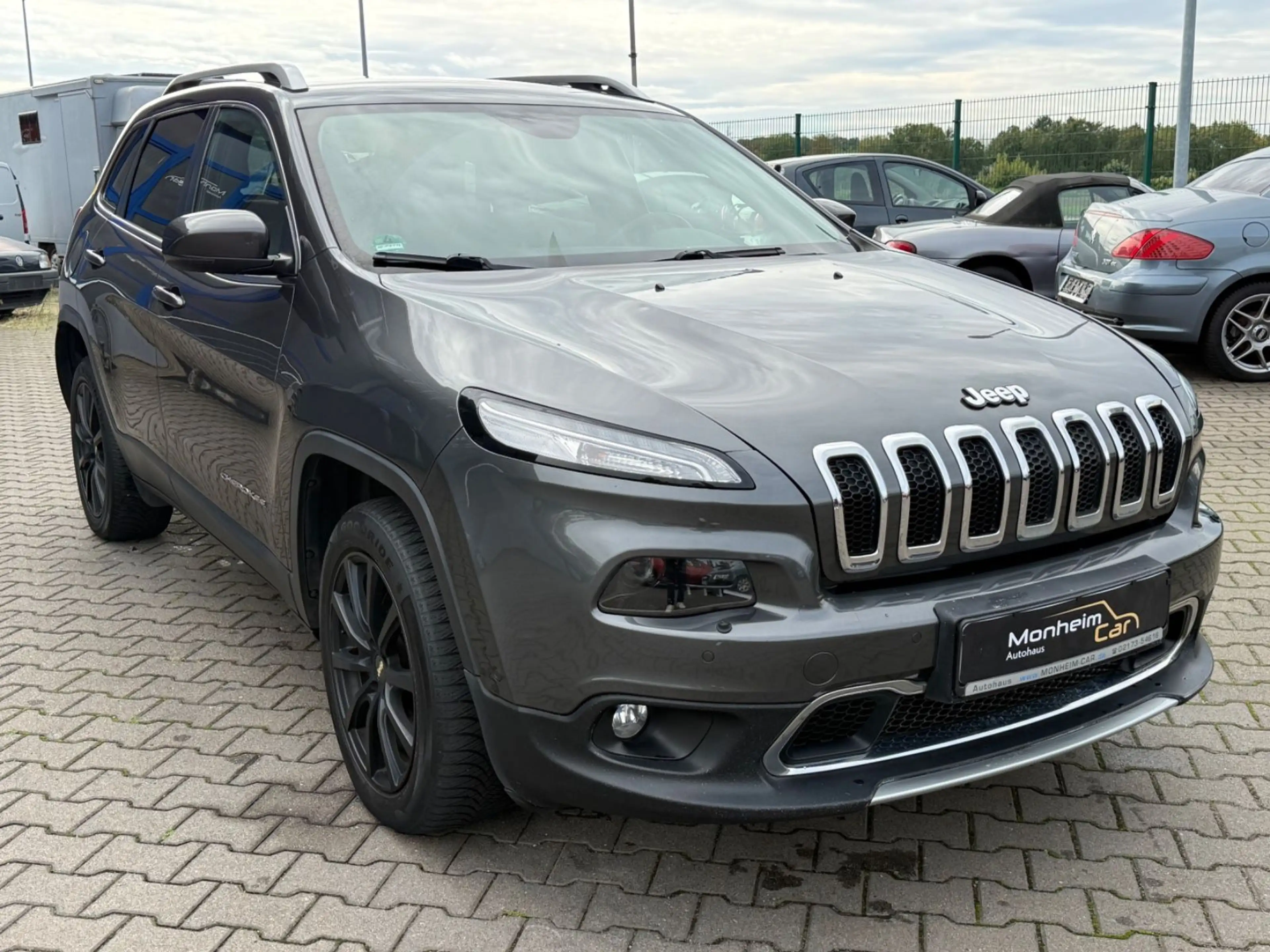 Jeep Cherokee Limited 4WD — photo 2
