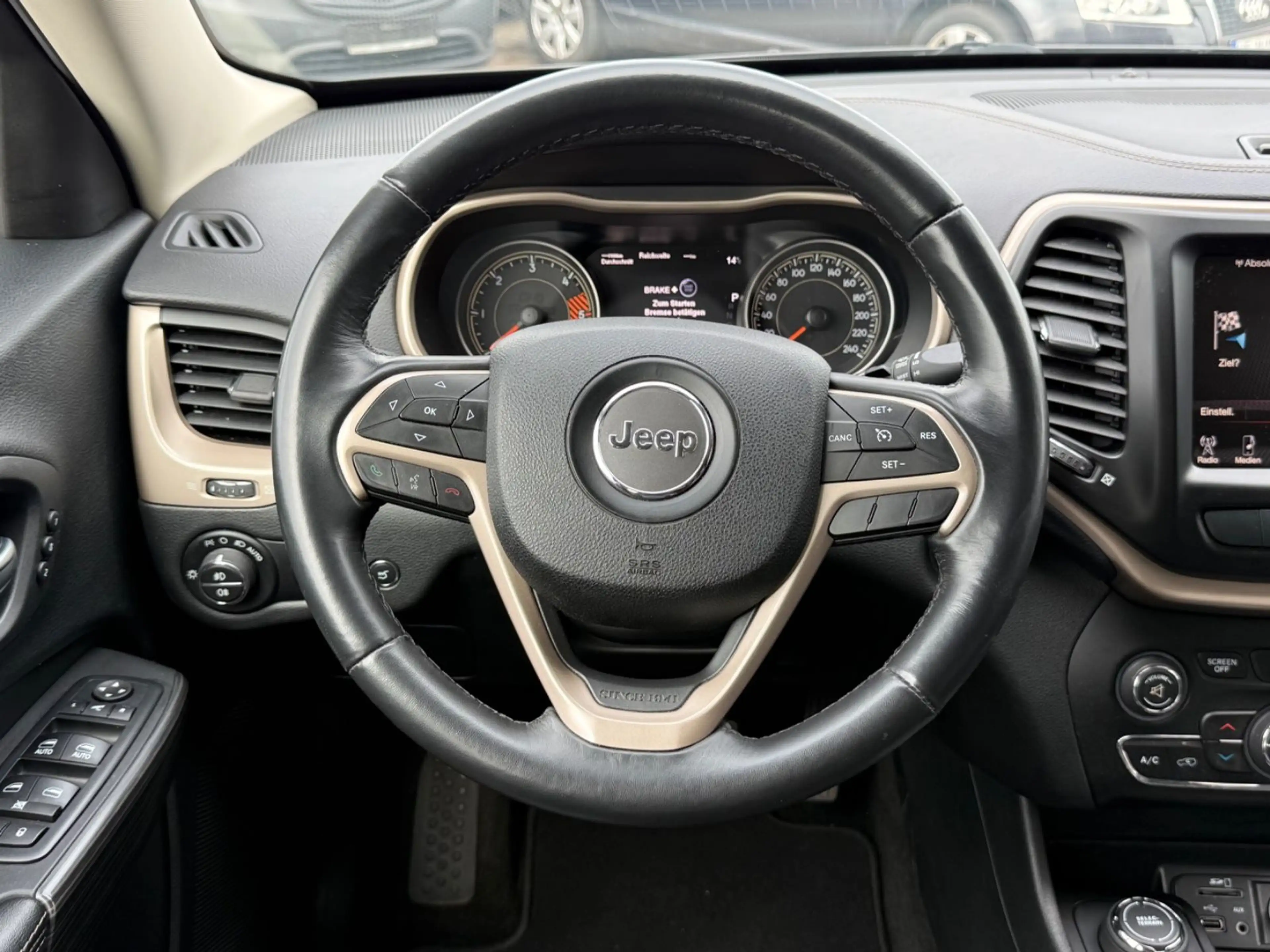 Jeep Cherokee Limited 4WD — photo 12