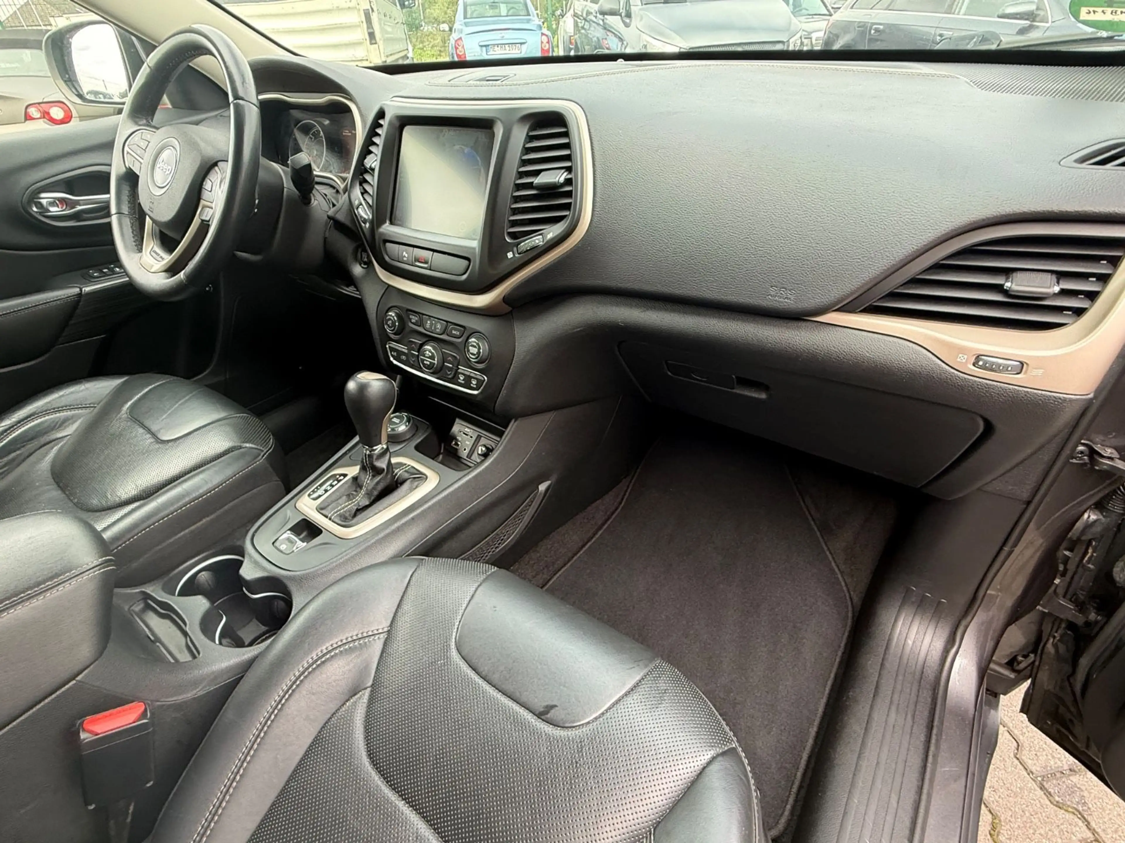 Jeep Cherokee Limited 4WD — photo 9