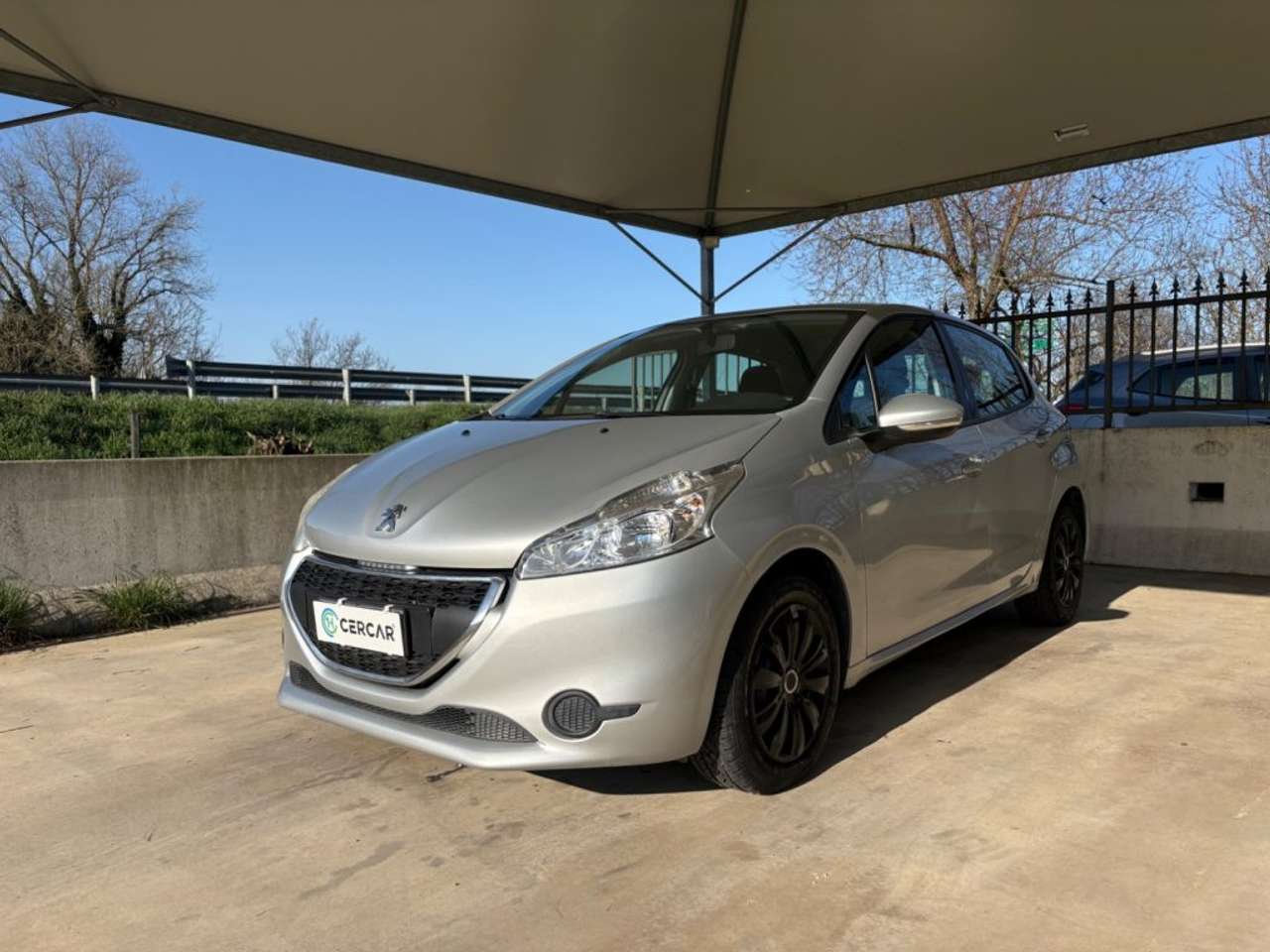 Peugeot 208 1.0 VTi 68 CV 5 porte OK NEOPATENTATI EURO 5B BENZ