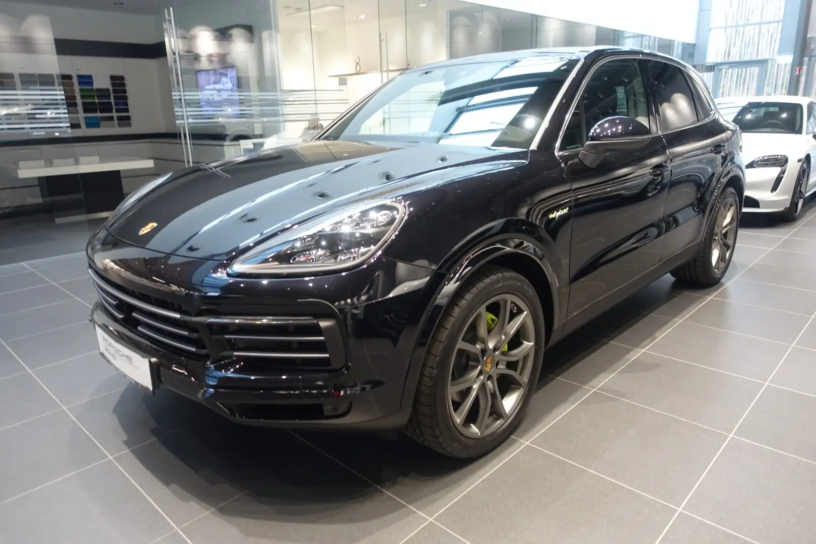 Porsche Cayenne Cayenne III E-Hybrid PHEV 17,9 kWh Aut. Schwarz - 1
