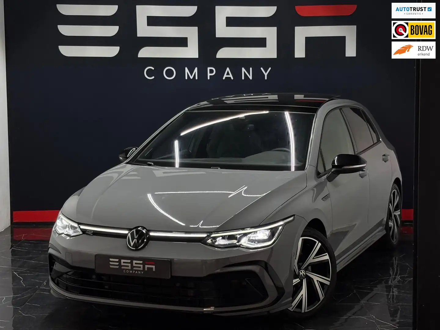 Volkswagen Golf 1.5 eTSI R-Line Harman Pano IQ Camera ACC Grijs - 1