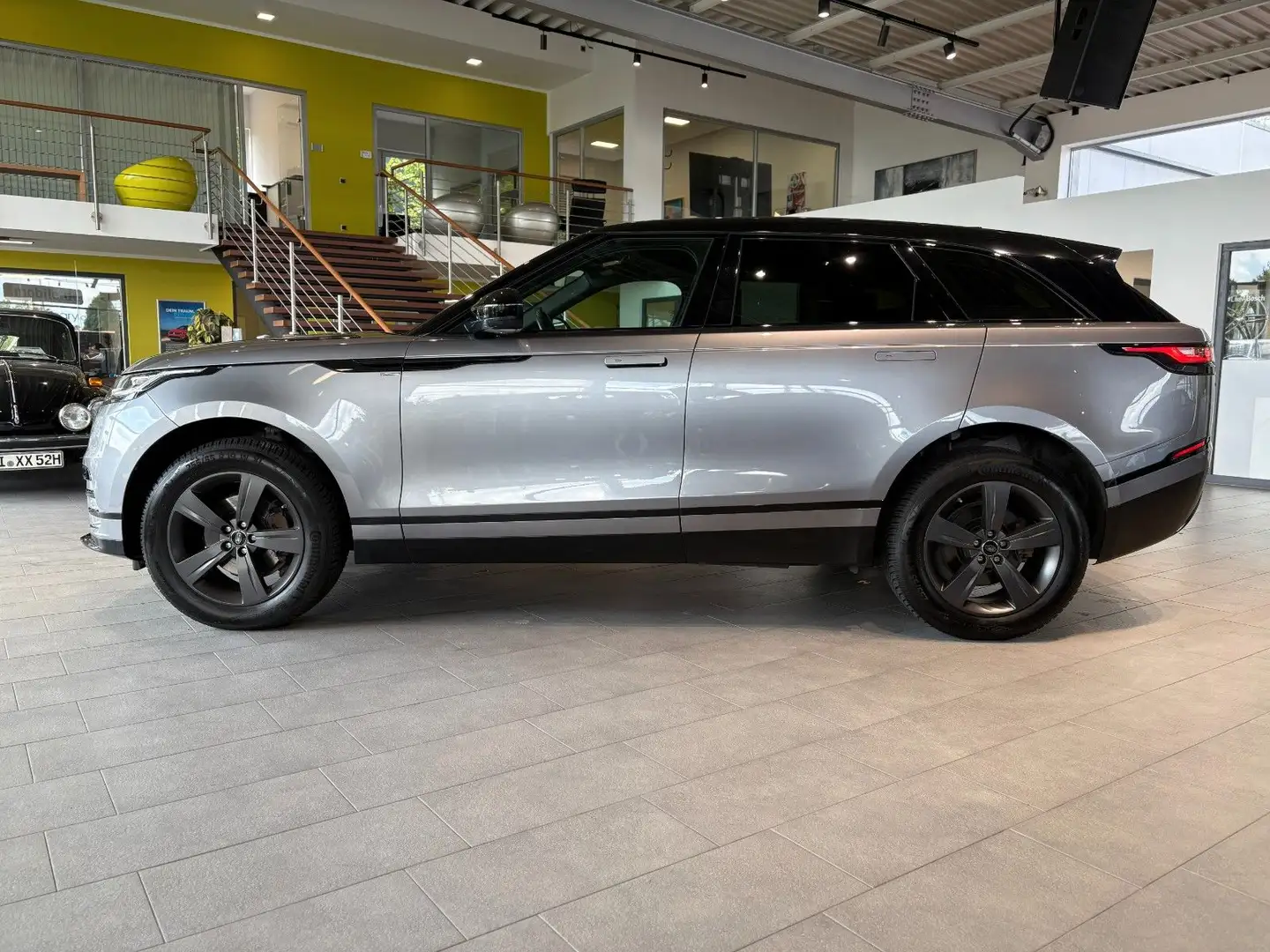 Land Rover Range Rover Velar R-Dynamic*Pano*Meridian*Memory Grau - 2