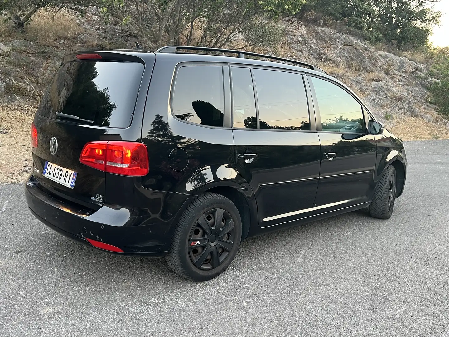 Volkswagen Touran 1.6TDI Edition 105 Noir - 2