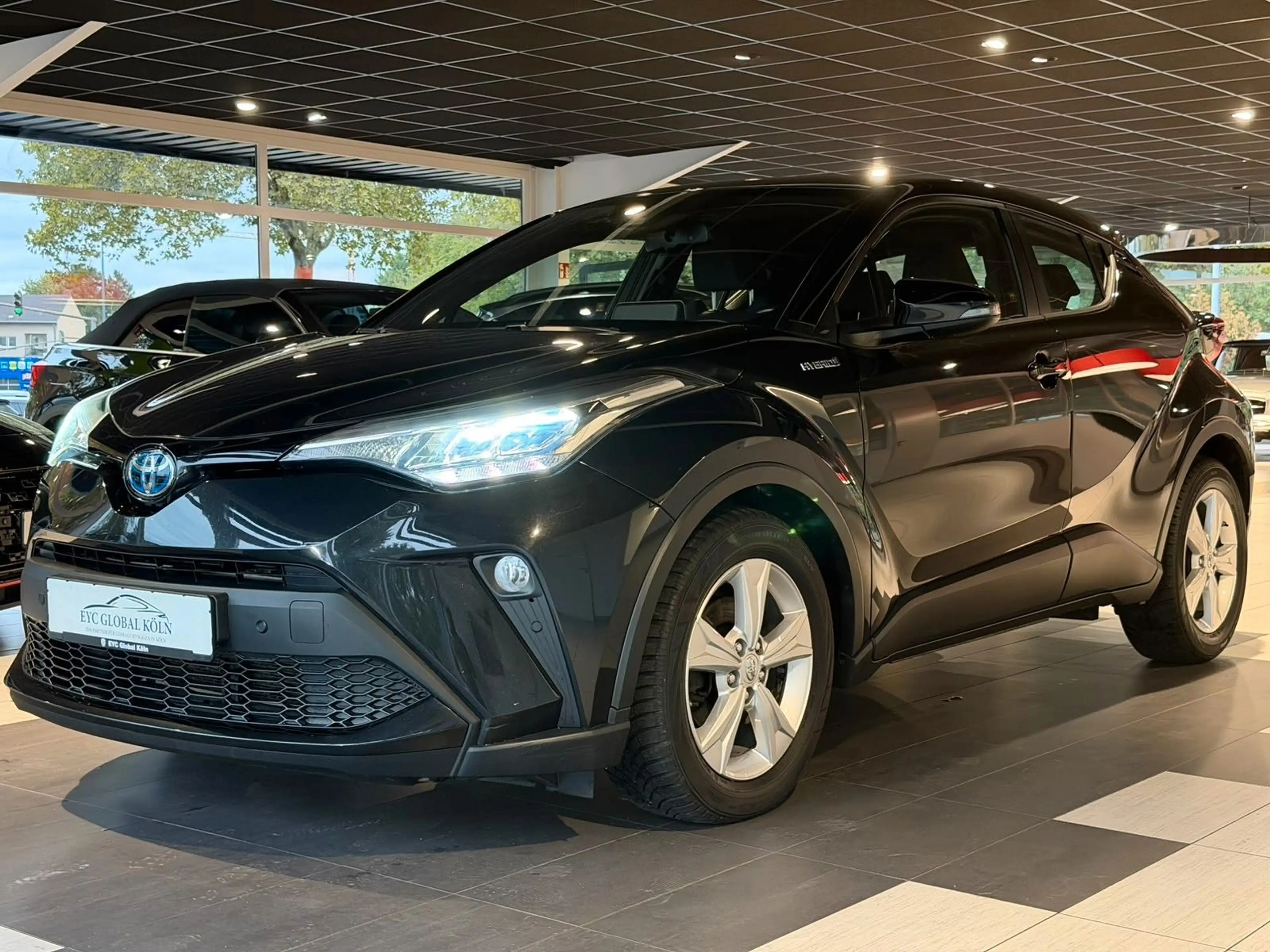 Toyota C-HR Hybrid Active 1.8 L 4 Cylinder CVT