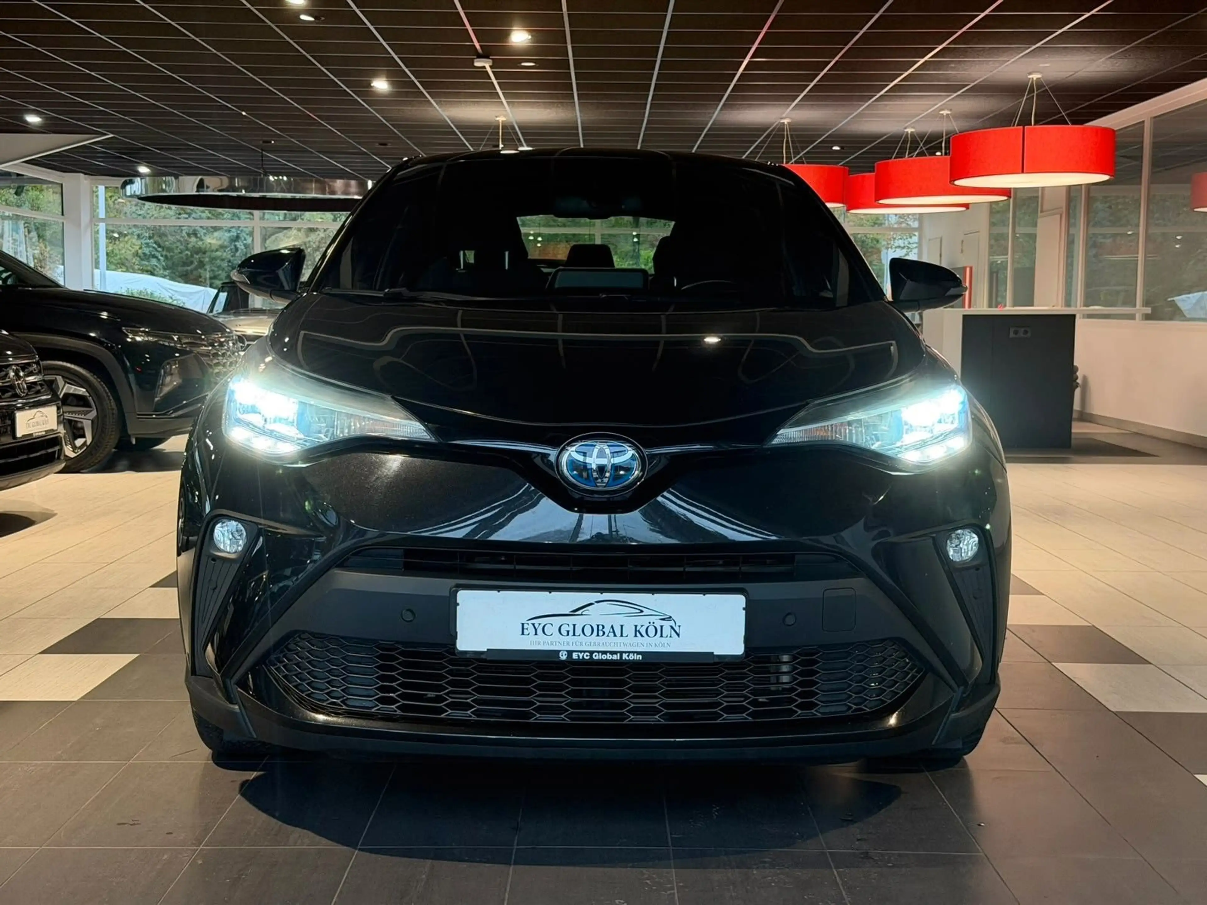 Toyota C-HR Hybrid Active 1.8 L 4 Cylinder CVT — photo 7