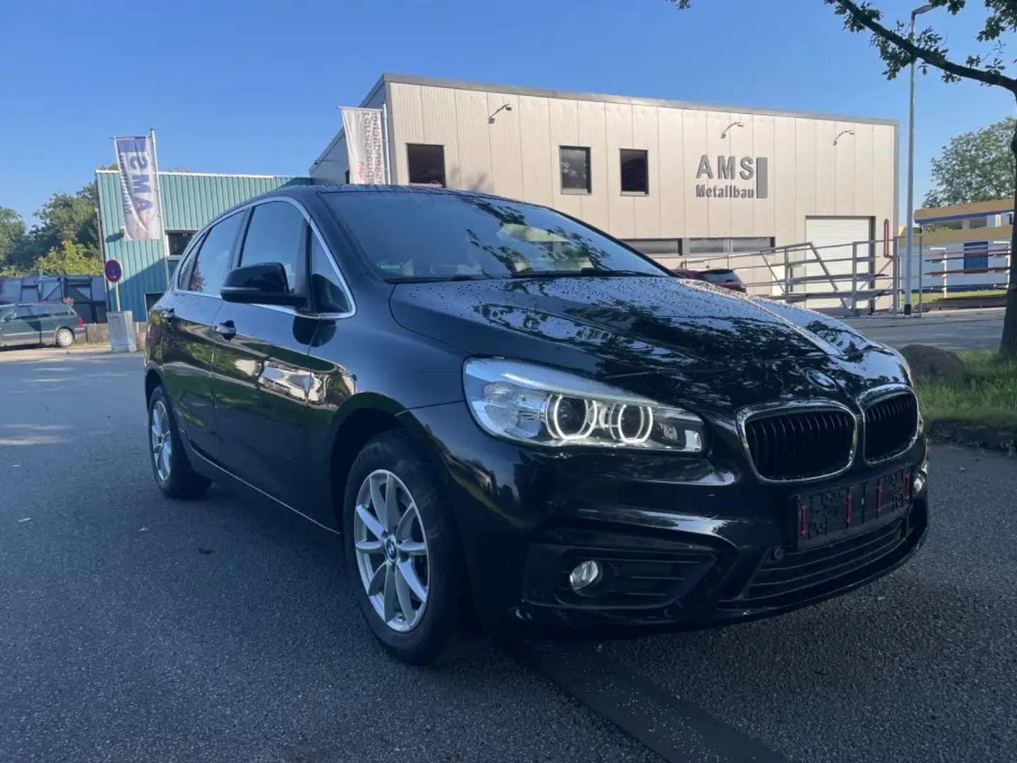 BMW 220 Baureihe 2 Active Tourer 220 i Advantage Schwarz - 2