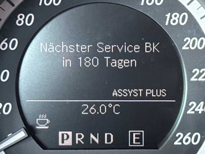 Mercedes-Benz E 200 E 200 CGI BlueEfficiency *Avantgarde-Leder-Navi-Xenon* — photo 13