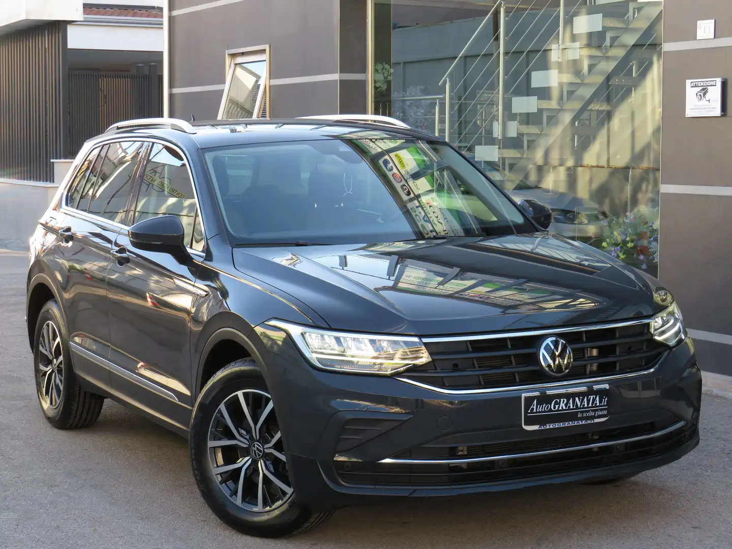 Volkswagen Tiguan 2.0 TDI SCR150CV DSG LIFE Grigio - 2