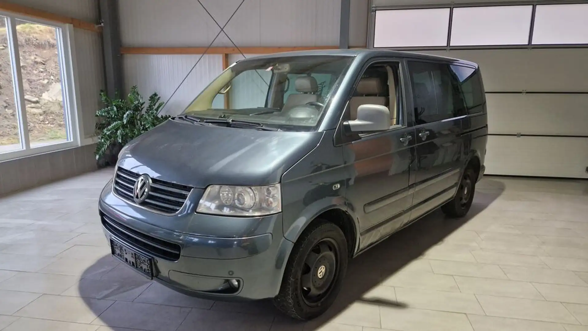 Volkswagen T5 Multivan Highline 2,5 TDI 4motion Grau - 1