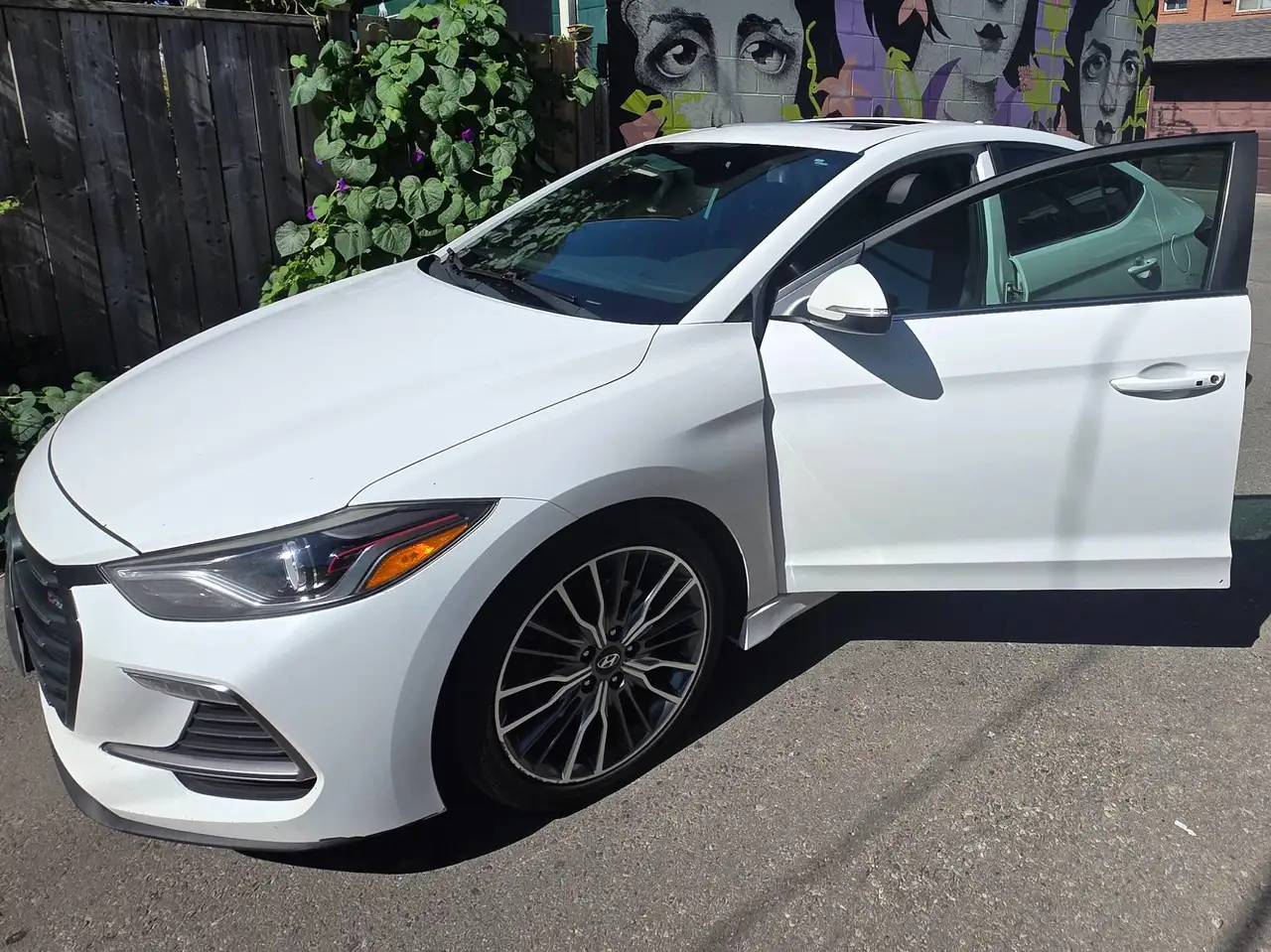 Hyundai ELANTRA снимка Hyundai ELANTRA