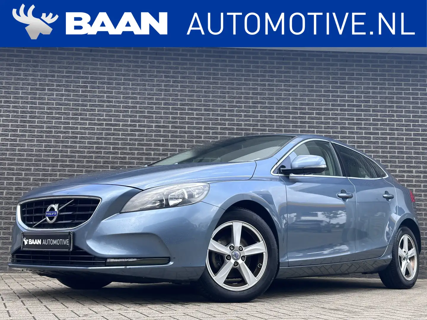 Volvo V40 1.6 D2 Momentum | Leder | Navigatie | Stoelverwarm Blauw - 1