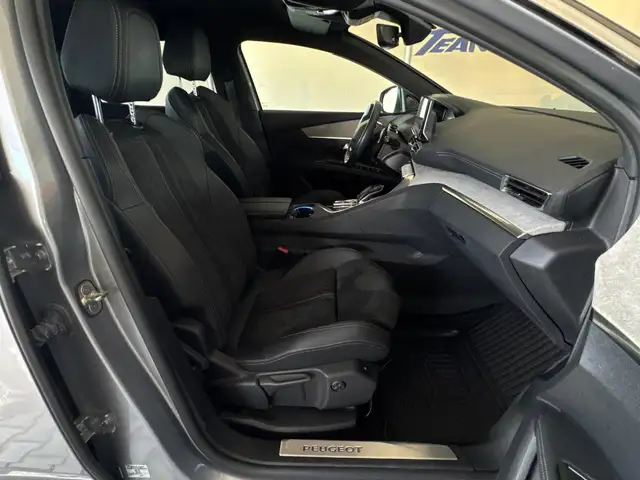 Peugeot 3008 view 9