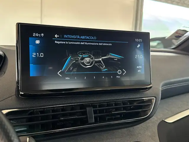 Peugeot 3008 view 12